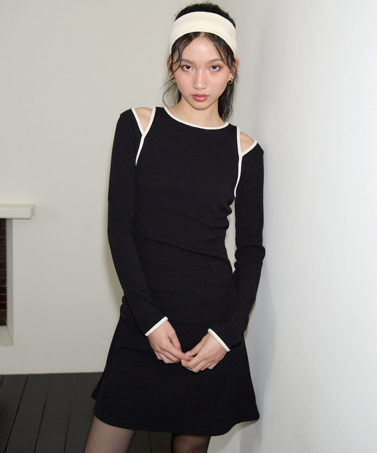 살롱 드 욘(SALON DE YOHN) Line Point Cut-Off Mini Dress_ Black