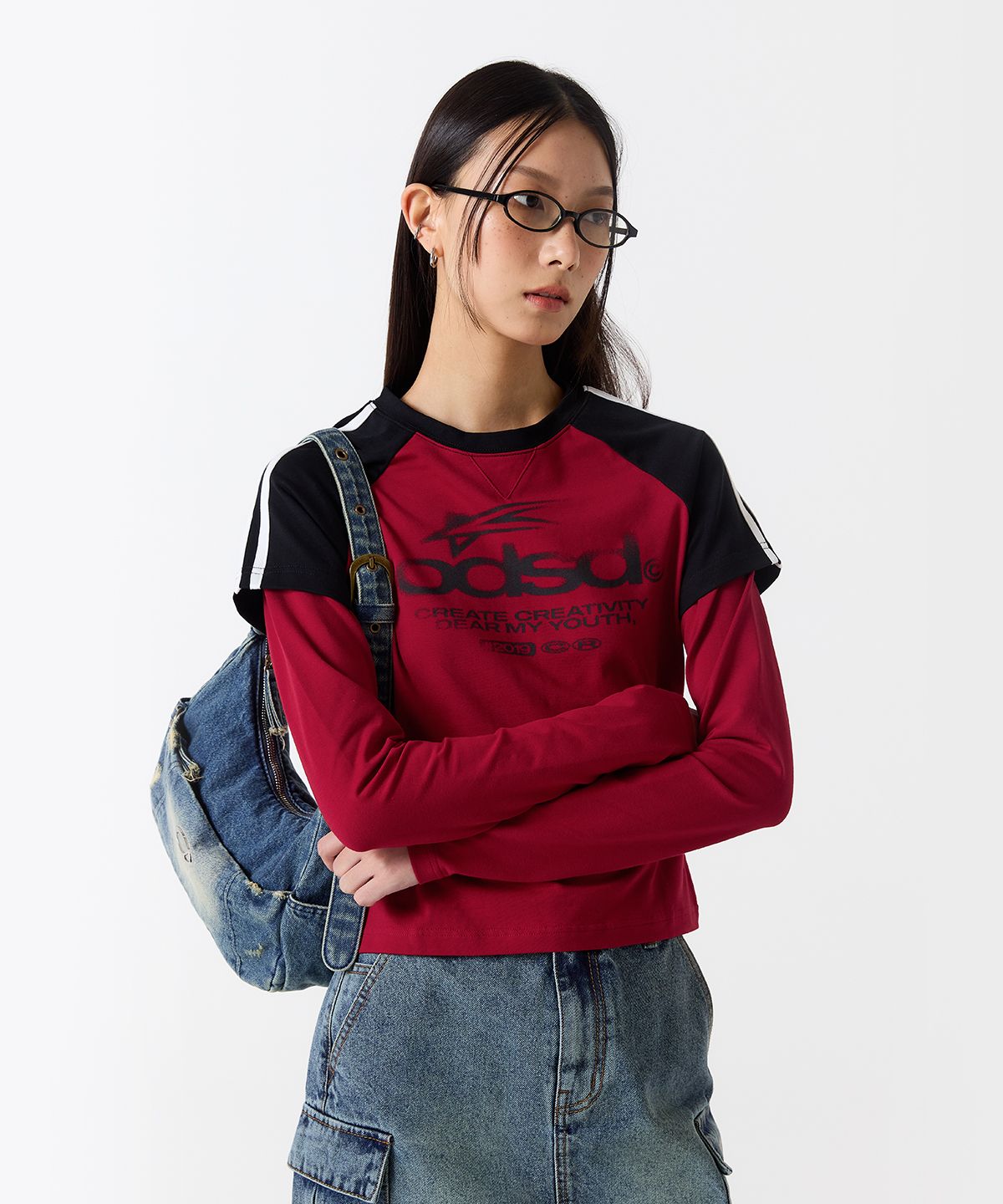 오드스튜디오(ODDSTUDIO) ODSD 래글런 트랙 세미 크롭 티셔츠 - RED / BLACK