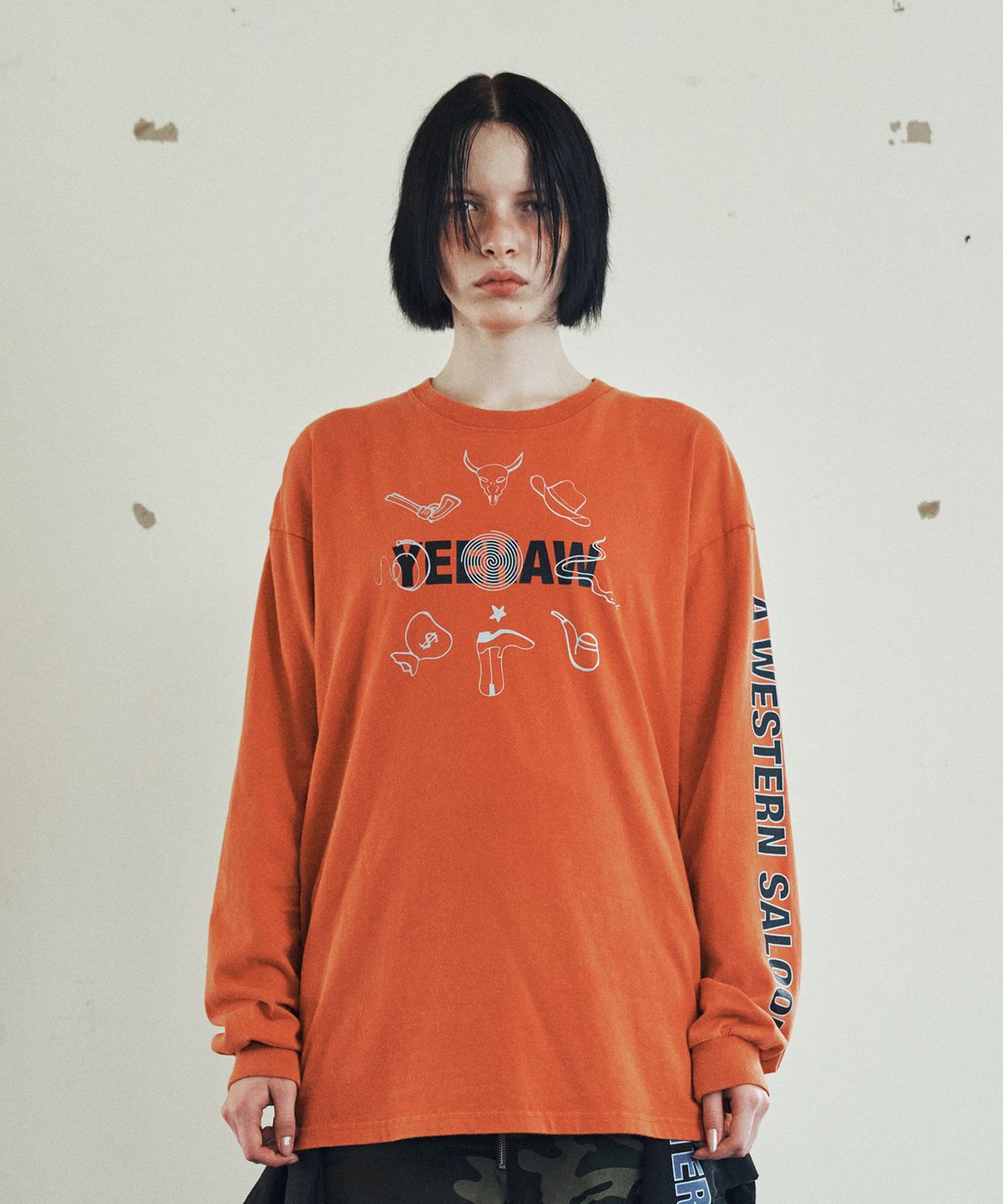 더바이닐하우스(THEVINYLHOUSE) WESTERN SALOON LS TEE ORANGE