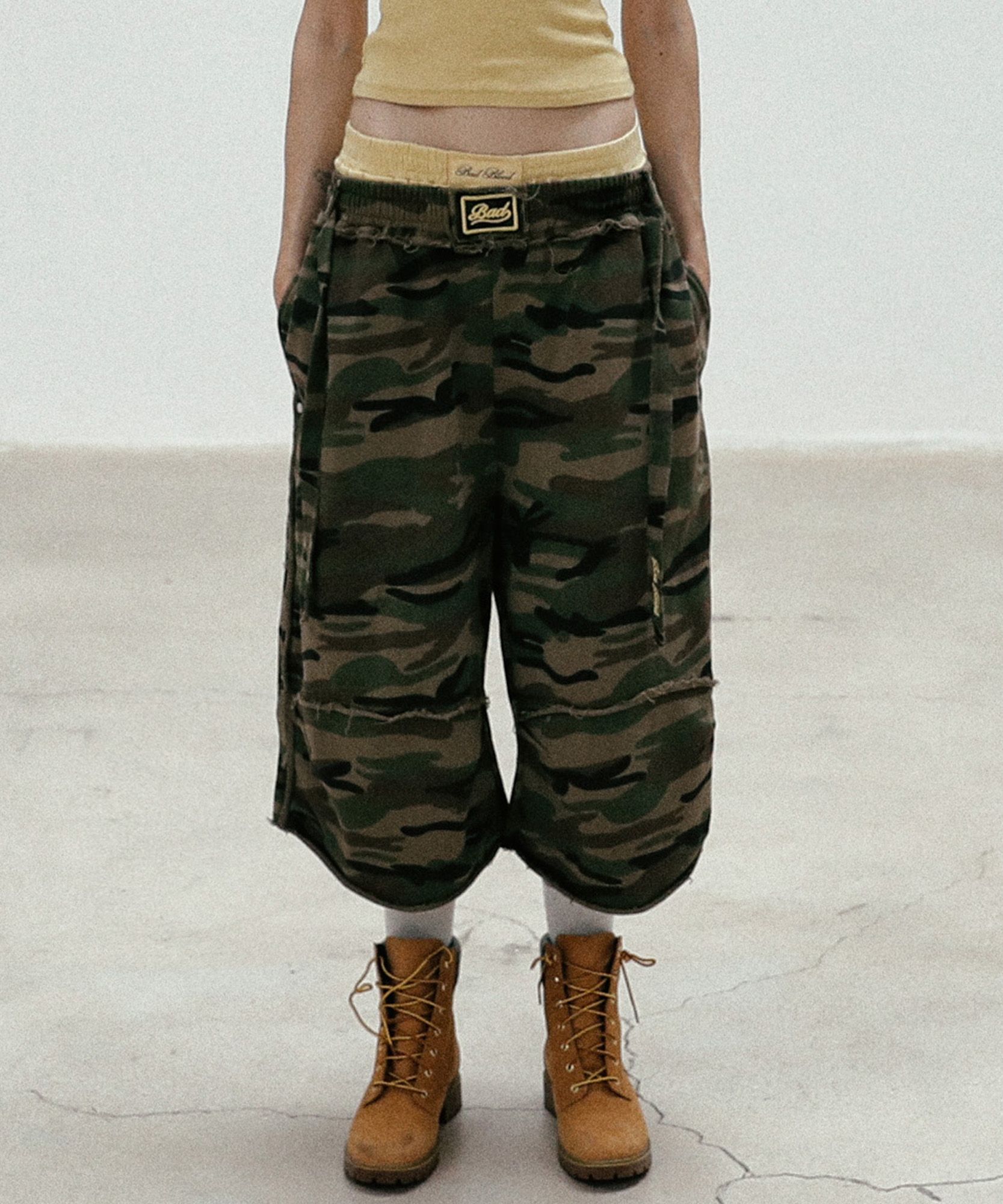 MUSINSA | BADBLOOD Low Edge Bermuda Pants - Camo