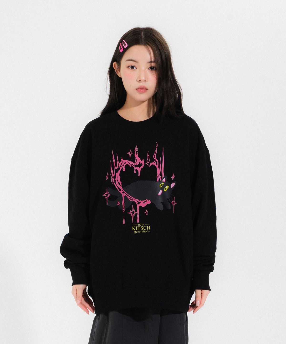 뉴키치(NEWKITSCH) CIRCUS HEART SWEATSHIRTS (BLACK)