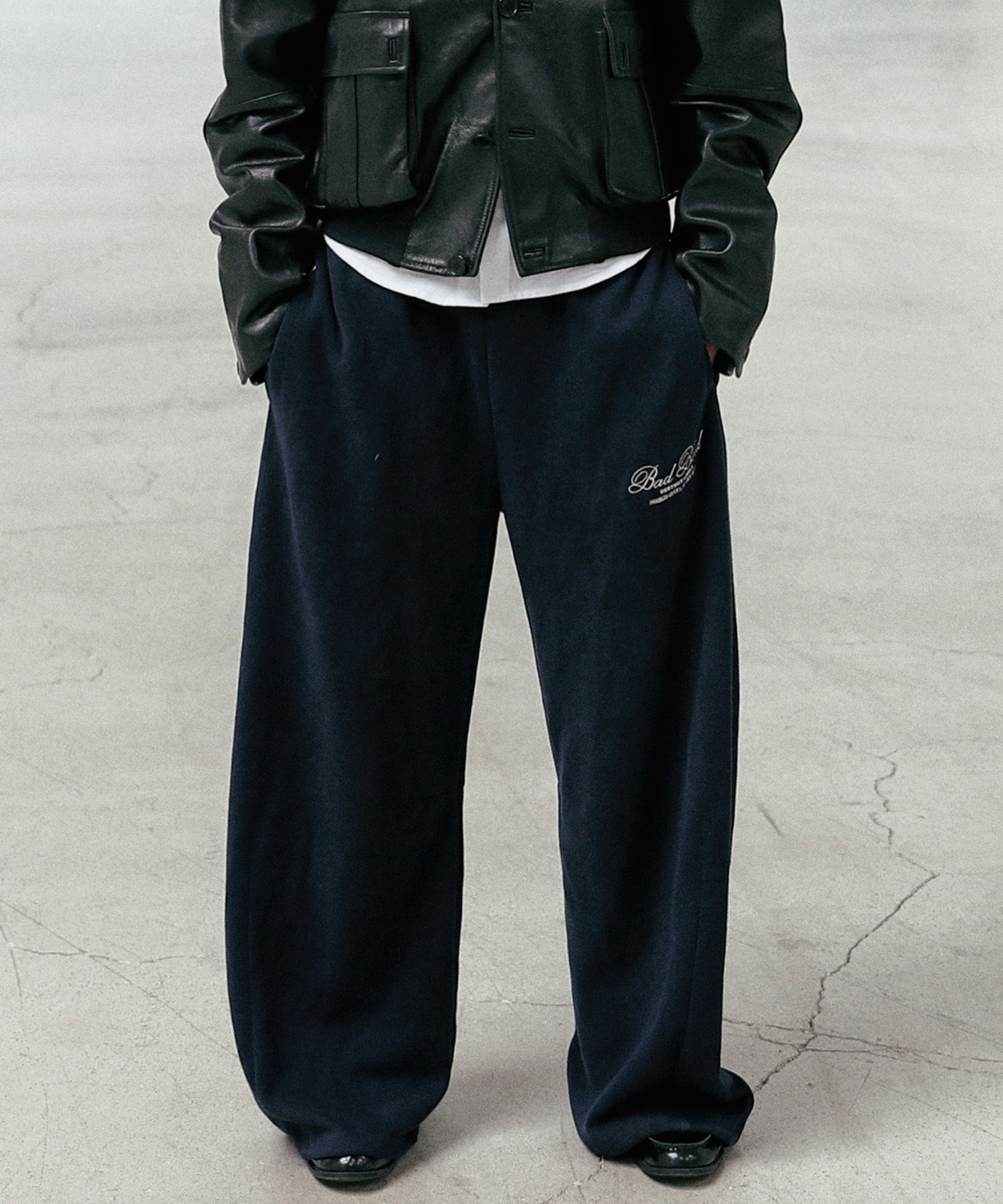 MUSINSA | BADBLOOD Classic Logo 2 Way Curved Jogger Trousers