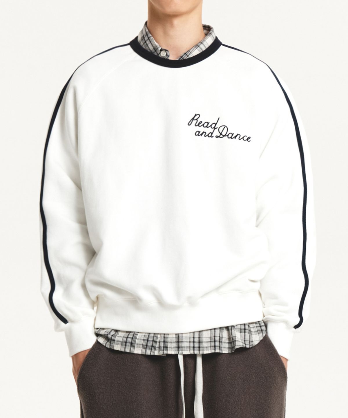 가든익스프레스(GARDEN EXPRESS) Line Detail Lettering Sweatshirt (white)
