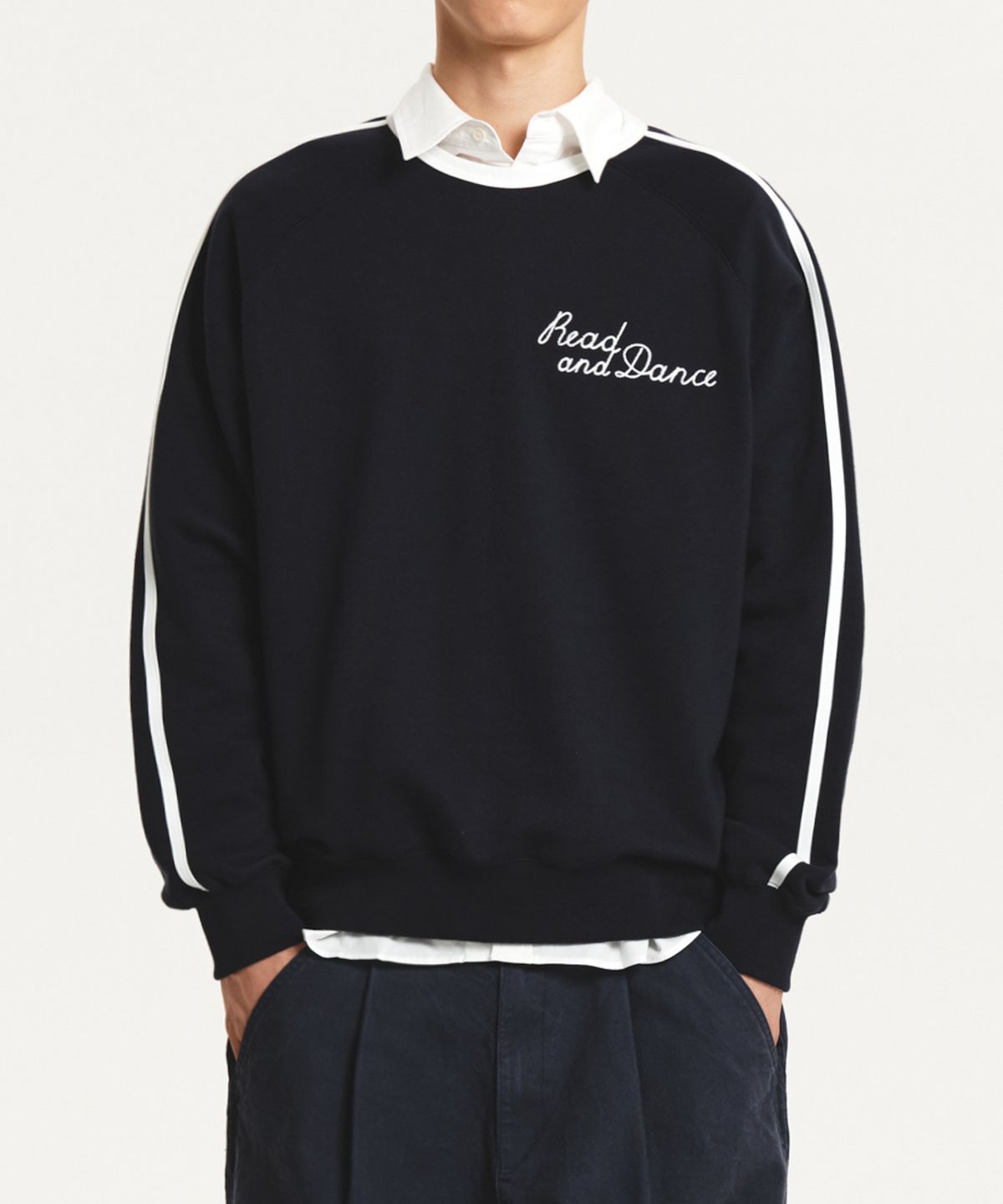 가든익스프레스(GARDEN EXPRESS) Line Detail Lettering Sweatshirt (navy)