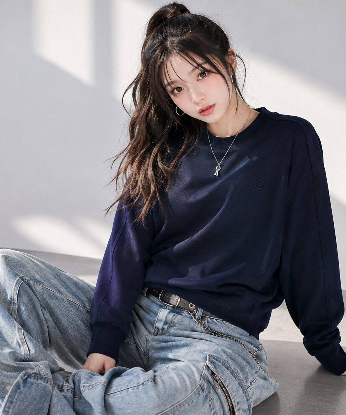 체이스컬트(CHASECULT) 여성 절개 변형 맨투맨 티셔츠-네이비