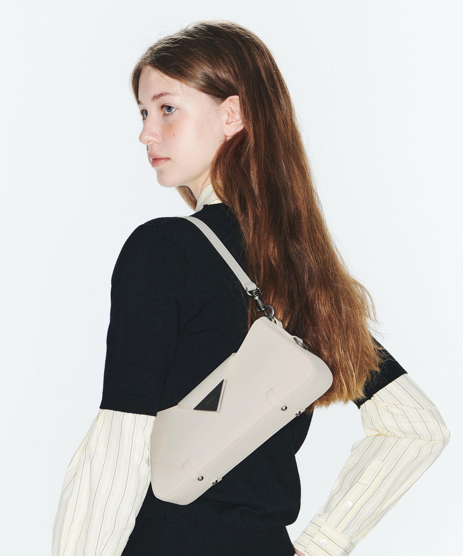 ★Fennec★ GAVI TRIANGLE BAG CREAM FNSSB04CEF MUSINSA | fennec GAVI TRIANGLE BAG - CREAM