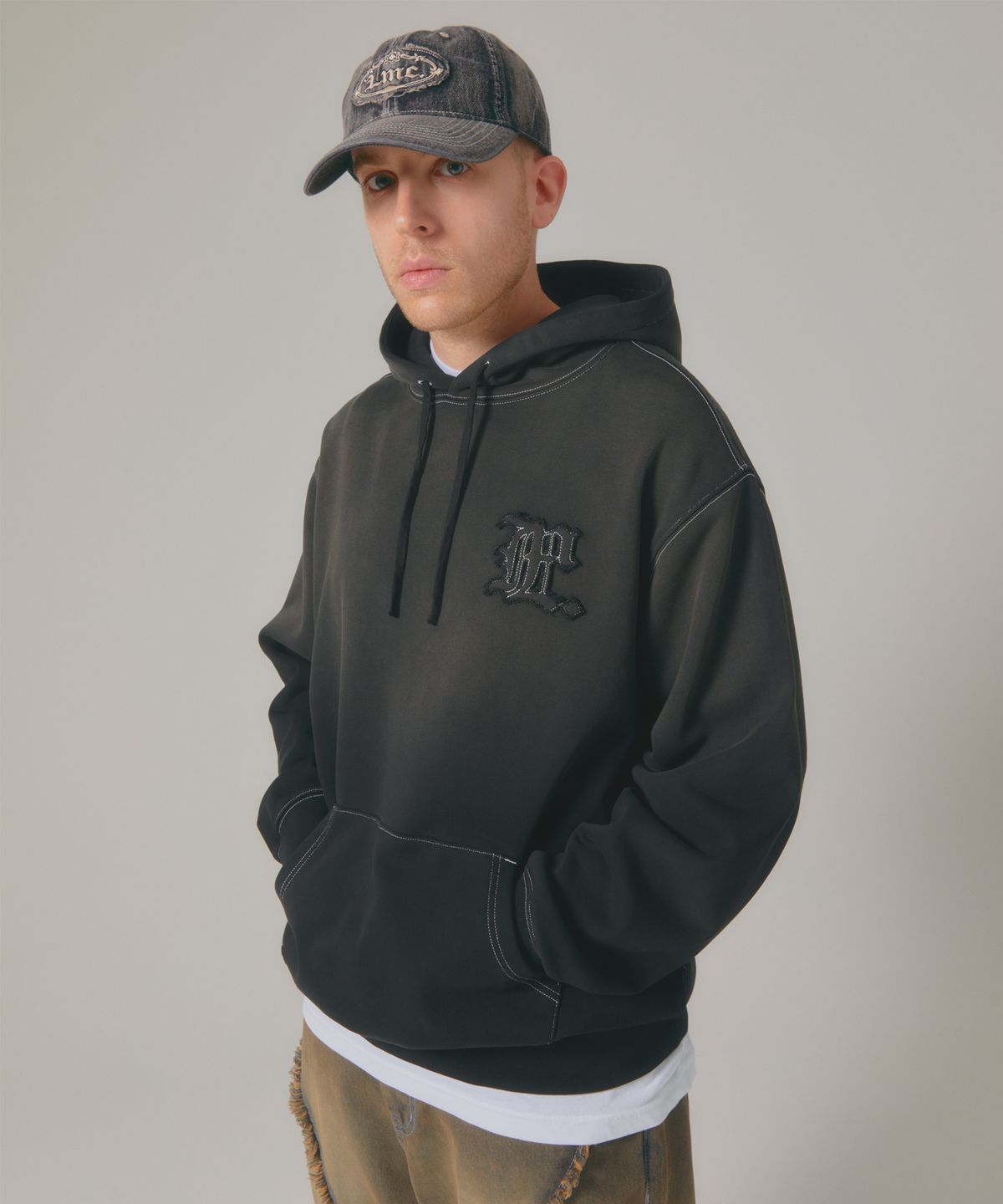 엘엠씨(LMC) GOTHIC APPLIQUE BRUSH HOODIE black