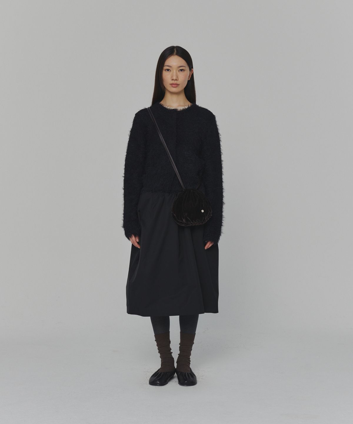 아모멘토(AMOMENTO) SHAGGY CROPPED CARDIGAN_BLACK