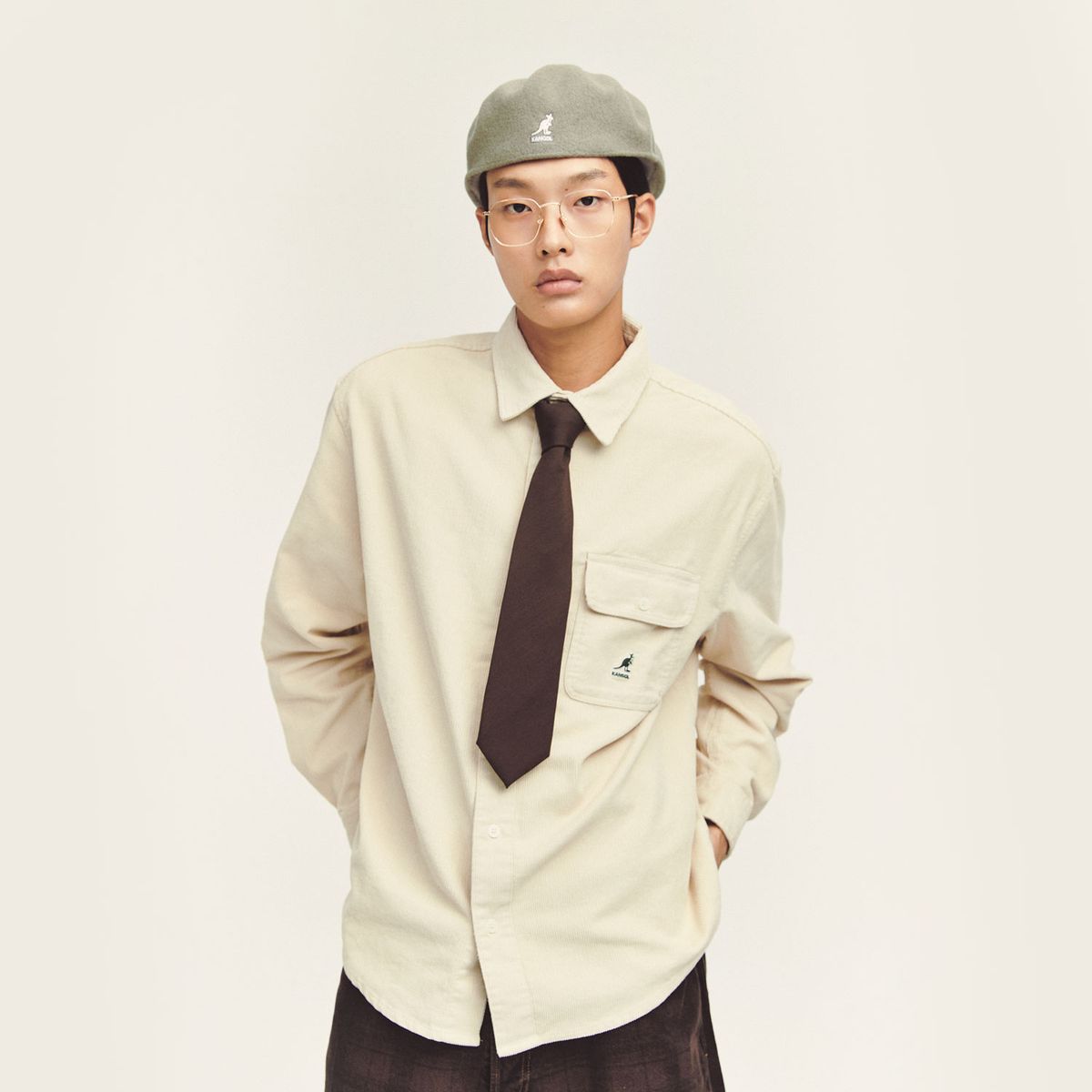 캉골(KANGOL) 클래식 로고 코듀로이 셔츠 7060 아이보리