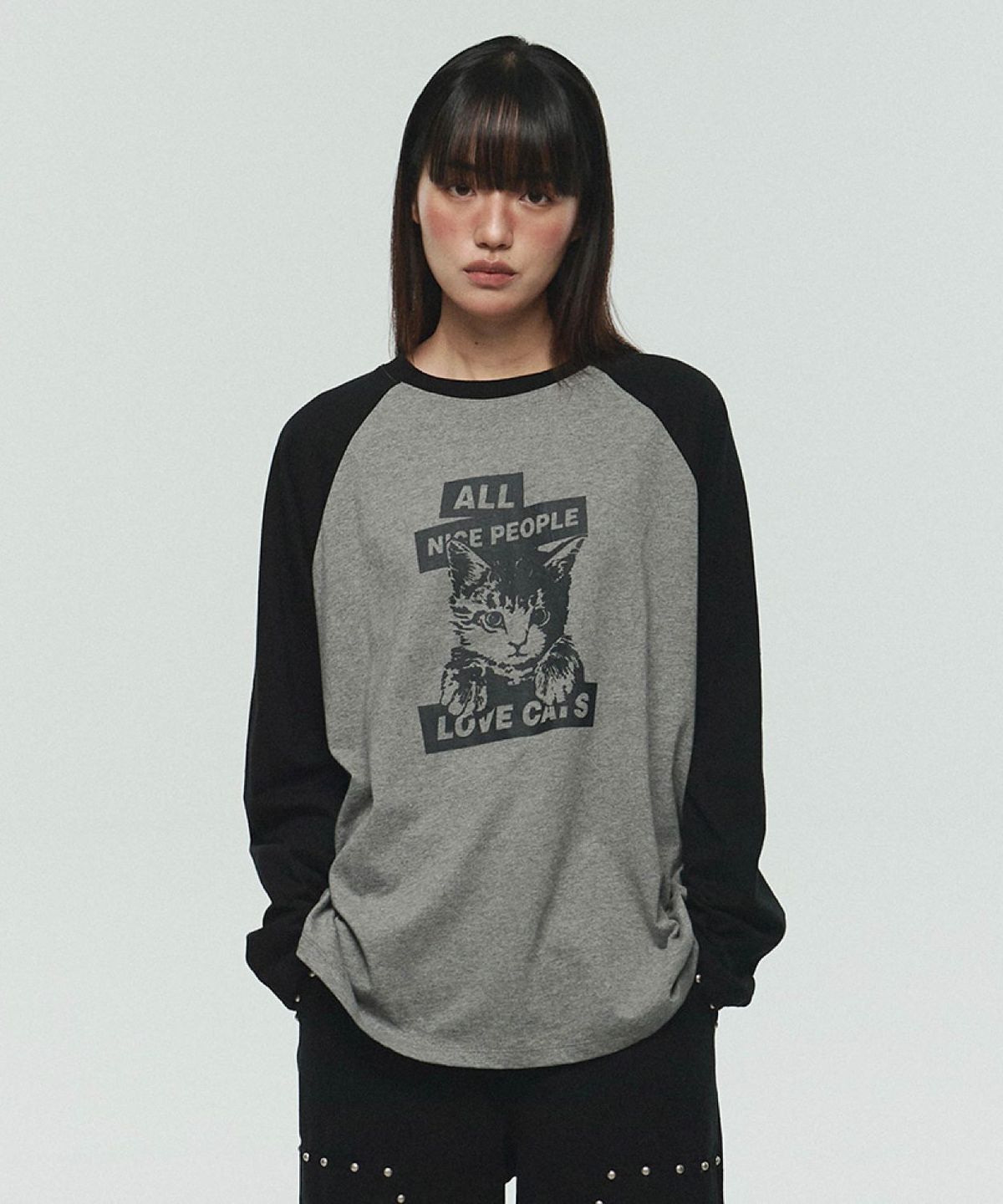 잇자바이브(ITZAVIBE) NICE PEOPLE LOVE CATS RAGLAN LONG SLEEVE - BLACK
