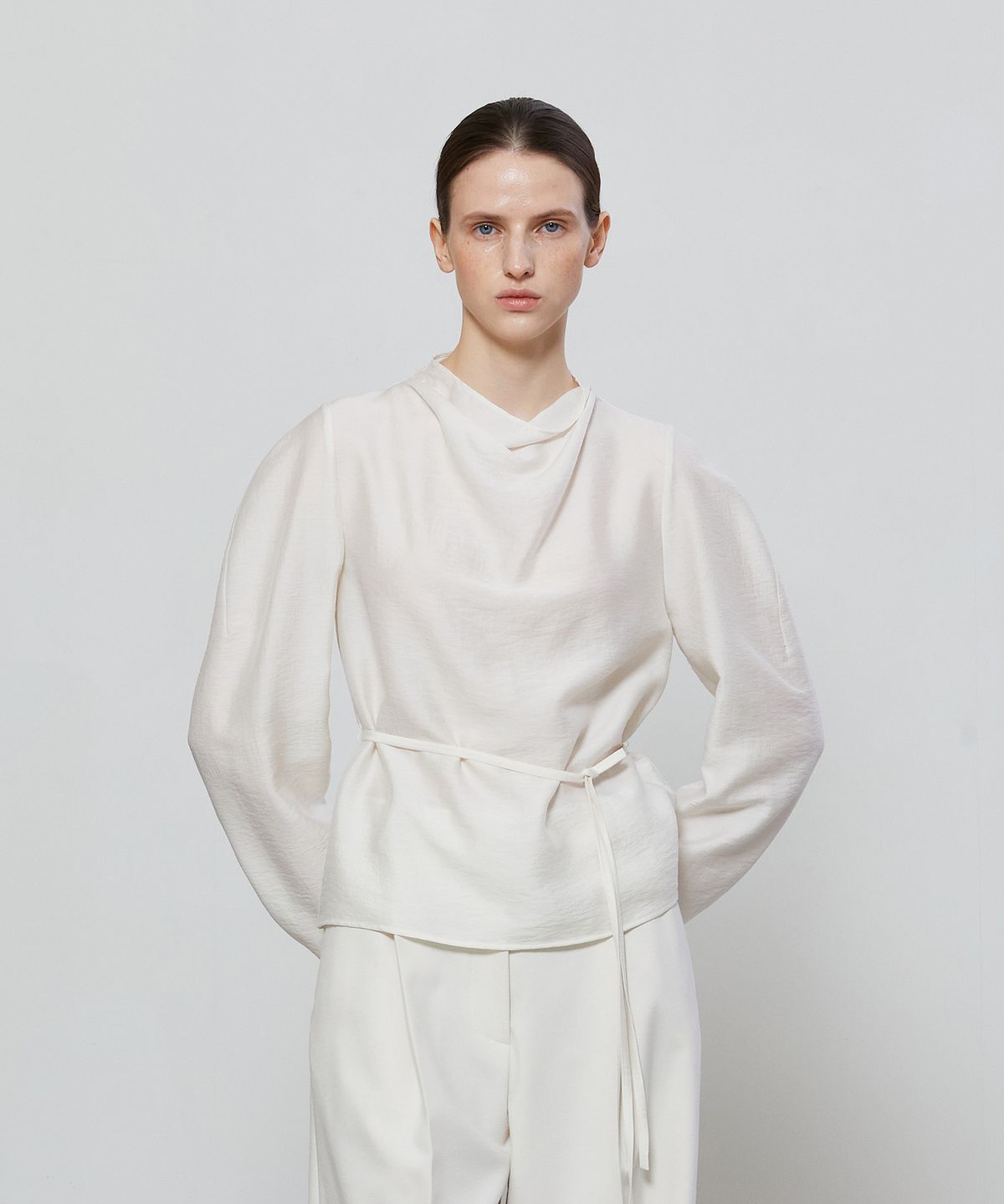 노티아(NOTIA) DRAPE HIGH NECK BLOUSE - IVORY