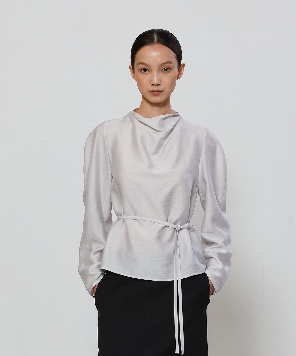 노티아(NOTIA) DRAPE HIGH NECK BLOUSE - GRAY