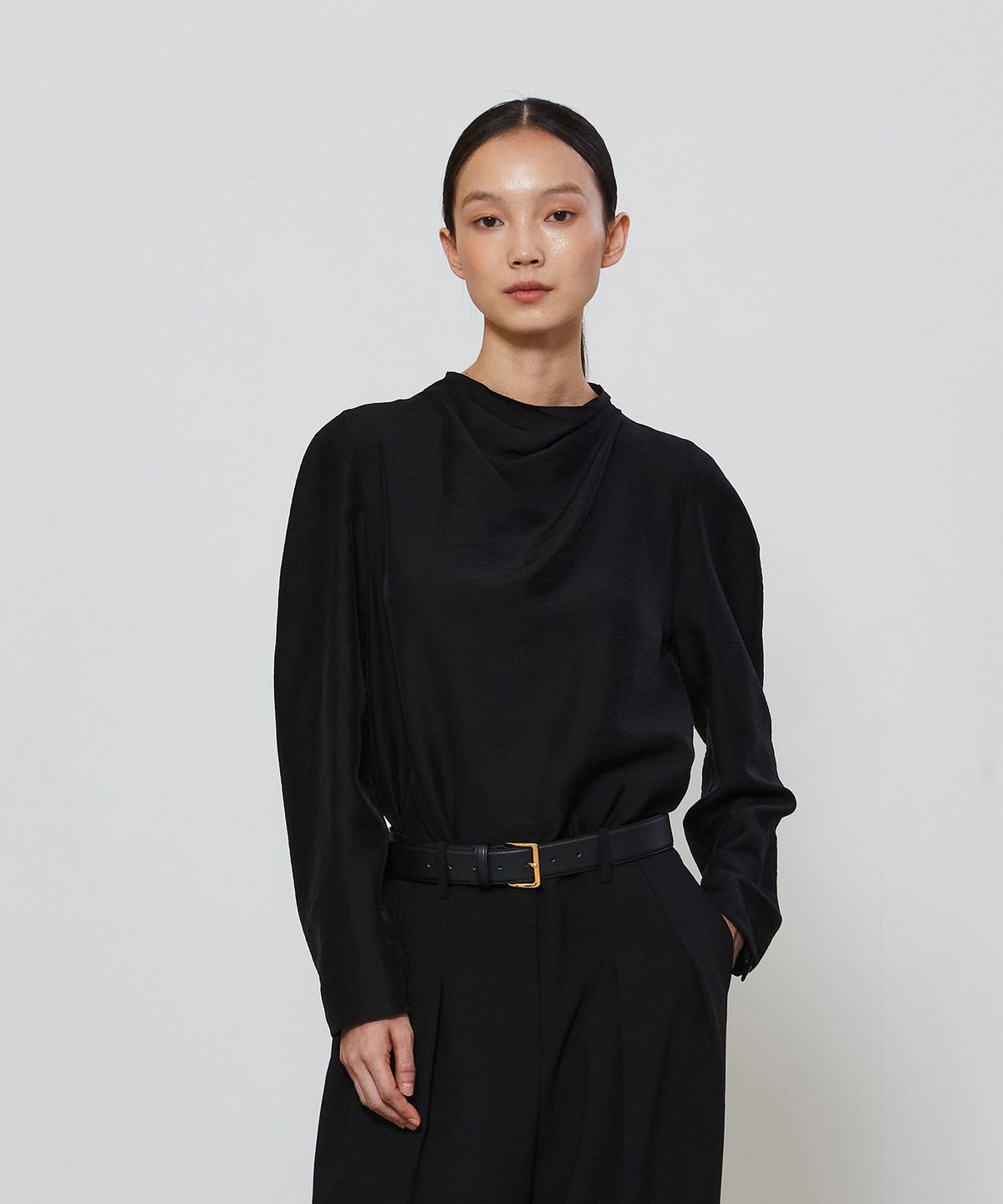 노티아(NOTIA) DRAPE HIGH NECK BLOUSE - BLACK
