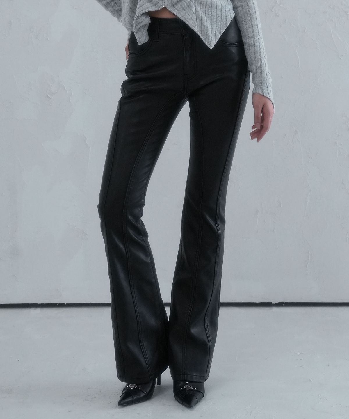 어반드레스(AVANDRESS) Art Leather Thin Bootscut Pants BLACK