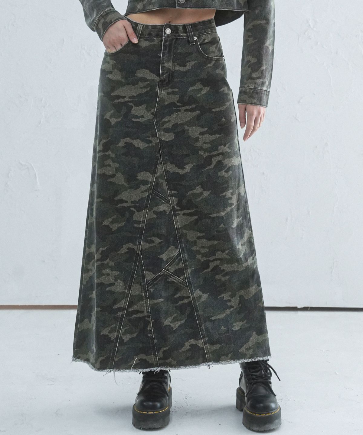 어반드레스(AVANDRESS) Camouflage Long Denim Skirt CAMO
