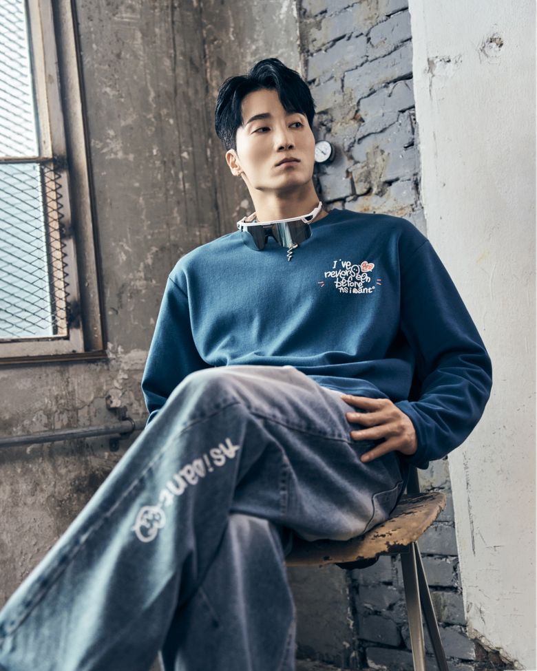 INSB LONG SLEEVE ROUND T-SHIRT NAVY