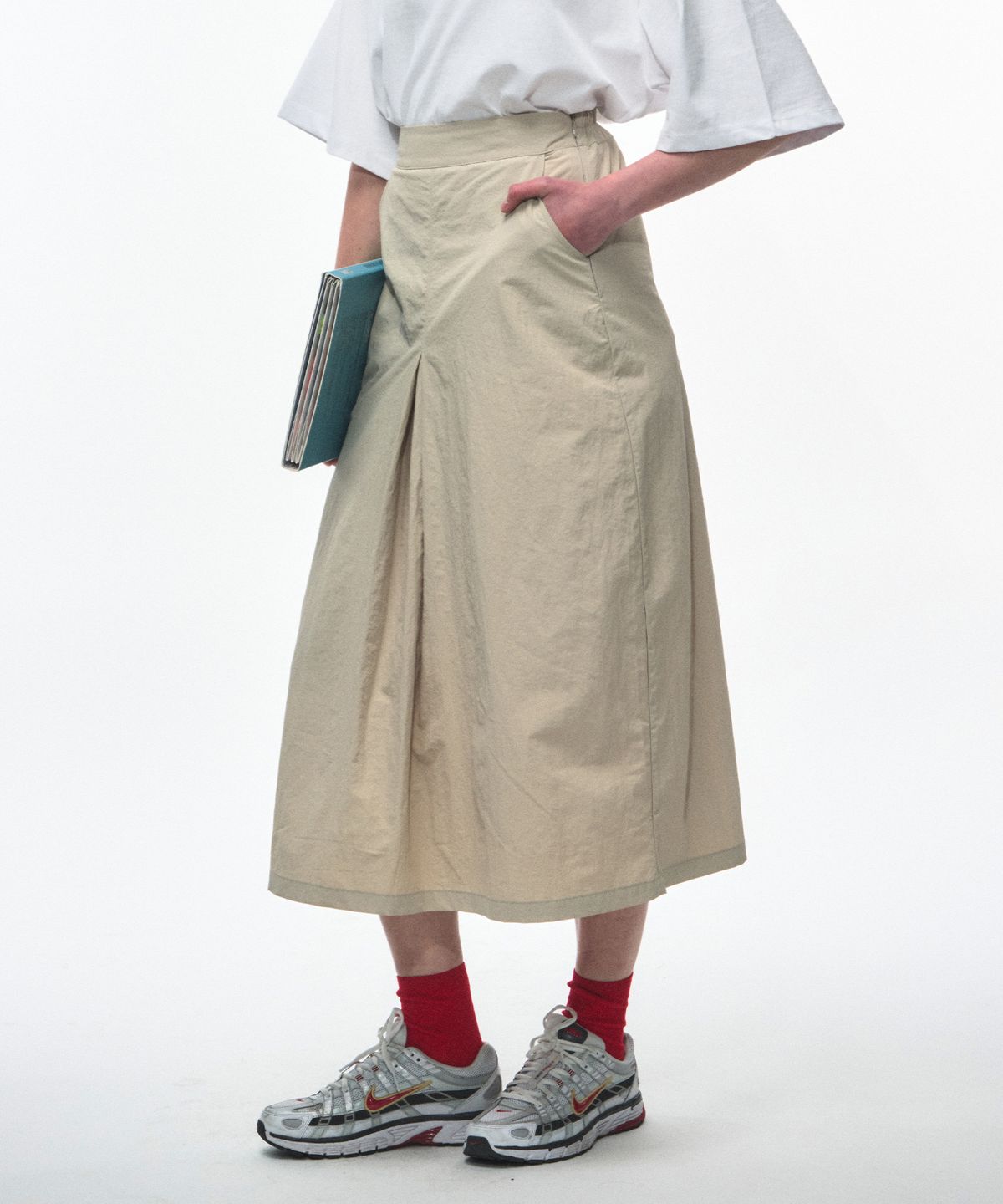 닐라이즈(NEALIZE) Nylon Maxi Skirt Beige