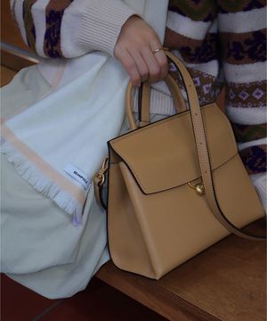 러브 헤리티지 플랩 사첼백 - 베이지