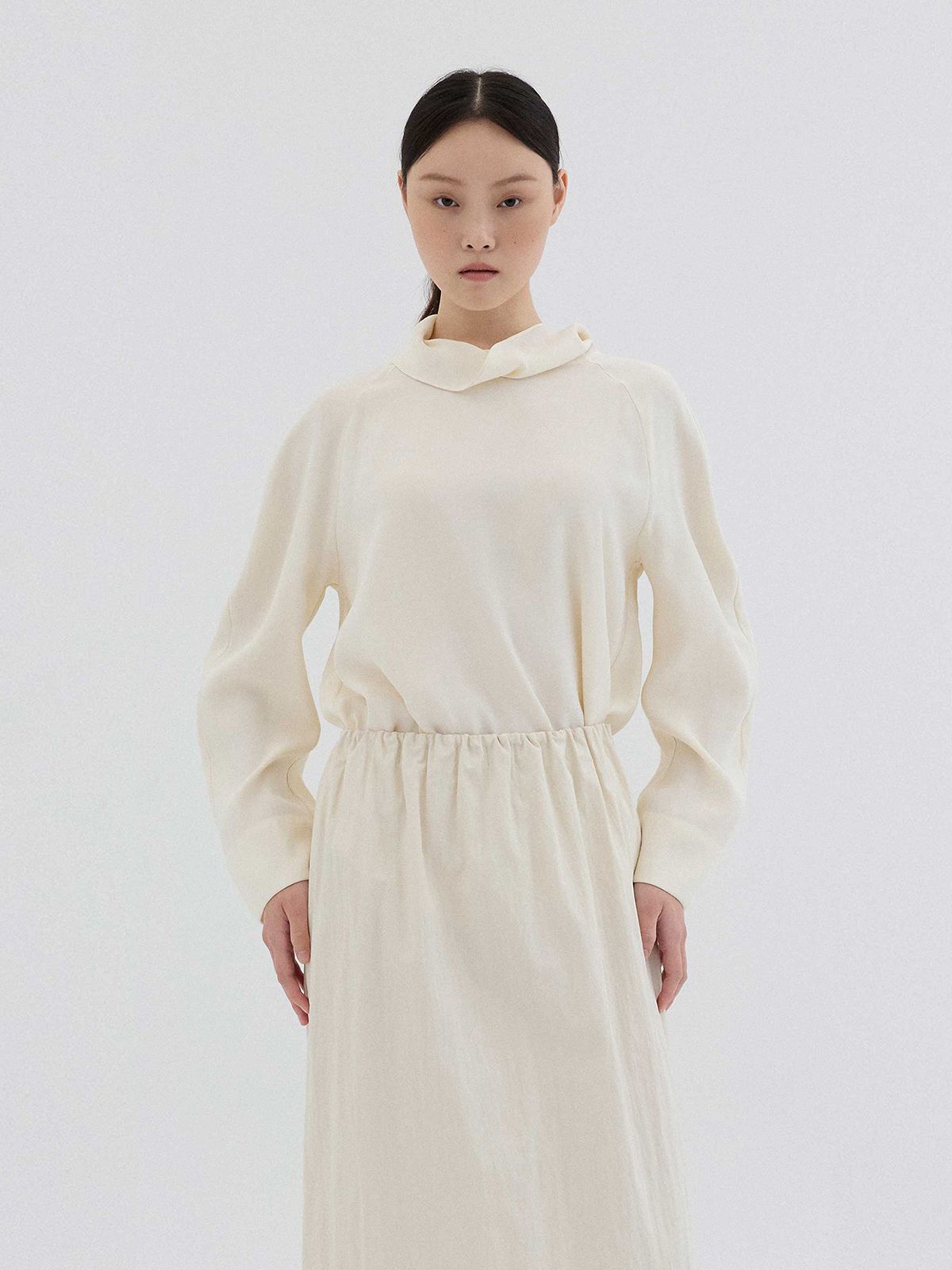 리플레인(REPLAIN) BACK BUTTON BLOUSE