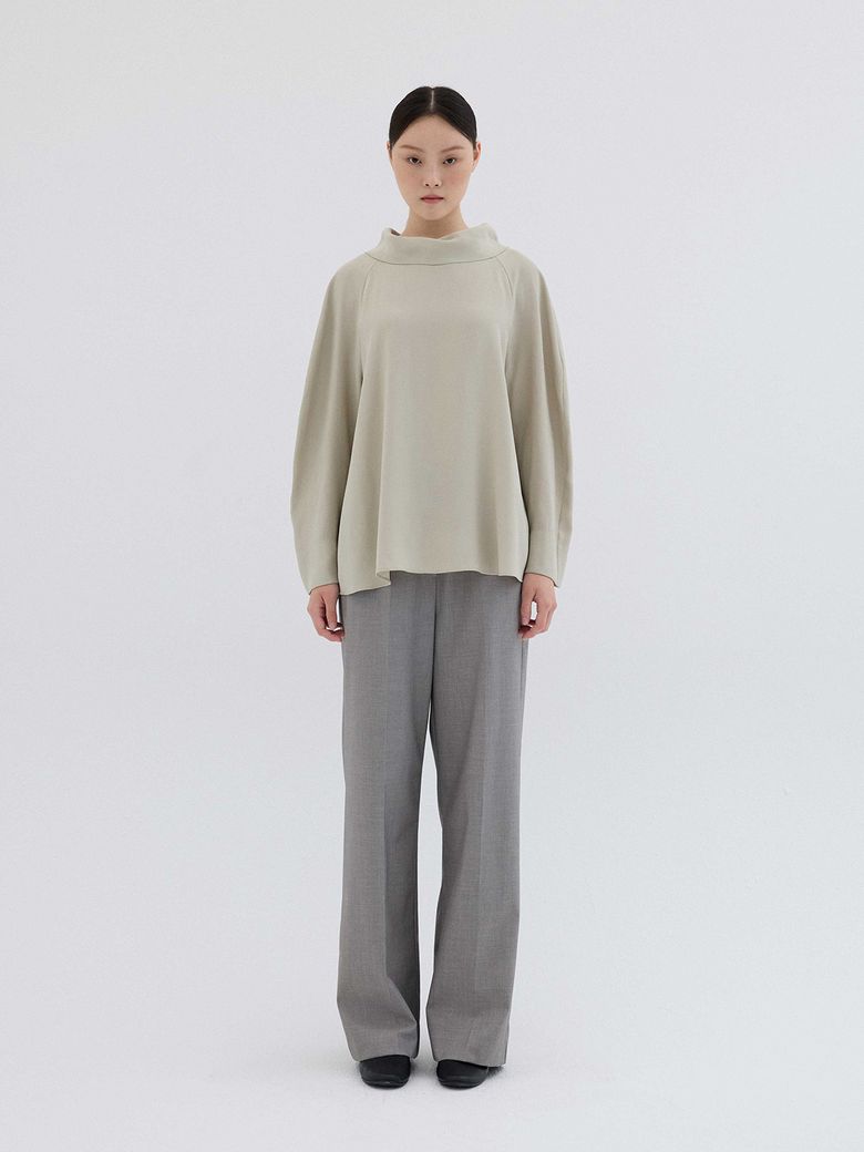 BACK BUTTON BLOUSE