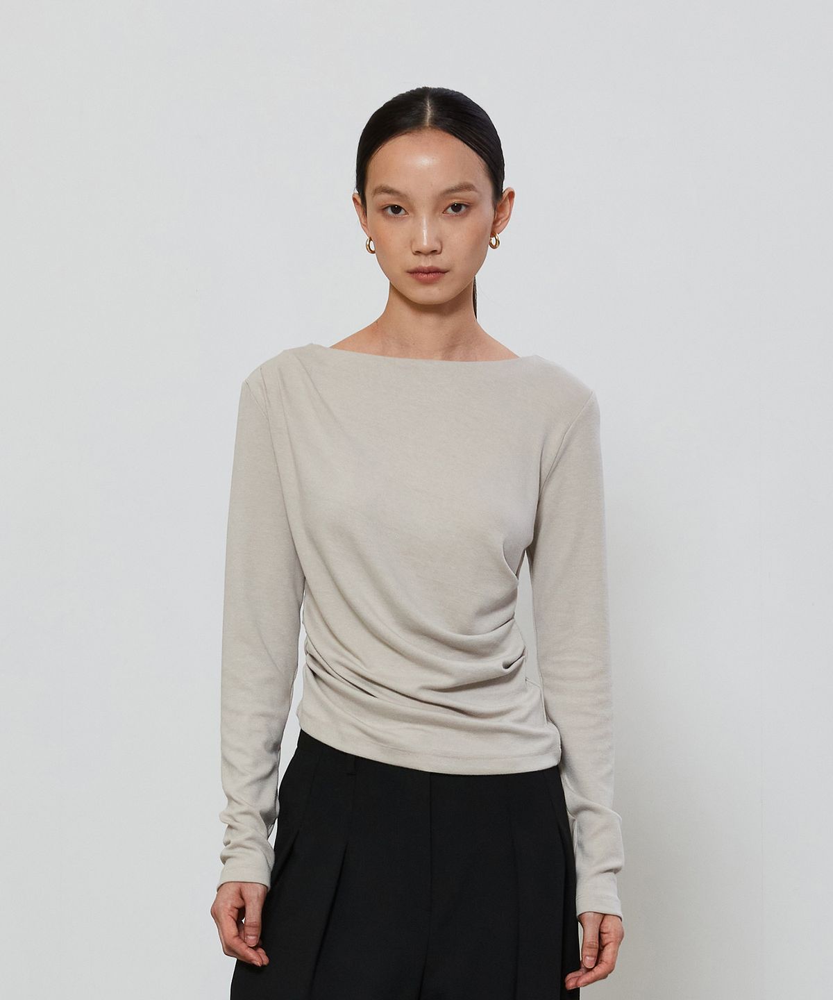 노티아(NOTIA) UNBALANCE DRAPE T-SHIRT -BEIGE