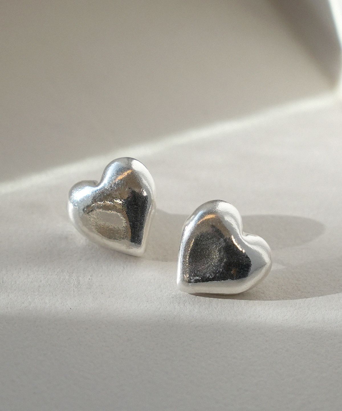 레인디어(REINDEER) HOLIDAY HEART EARRING 02
