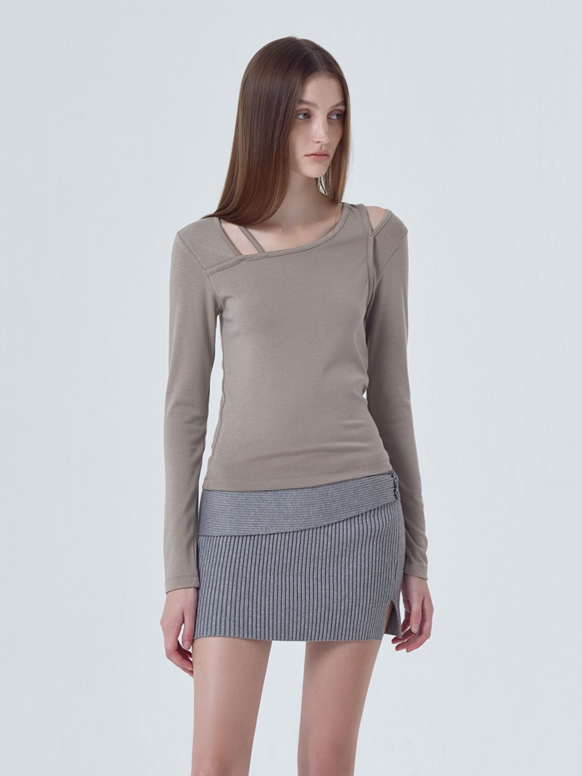 에트몽(ETMON) Curved Neck Slit T-Shirt, Ash Brown