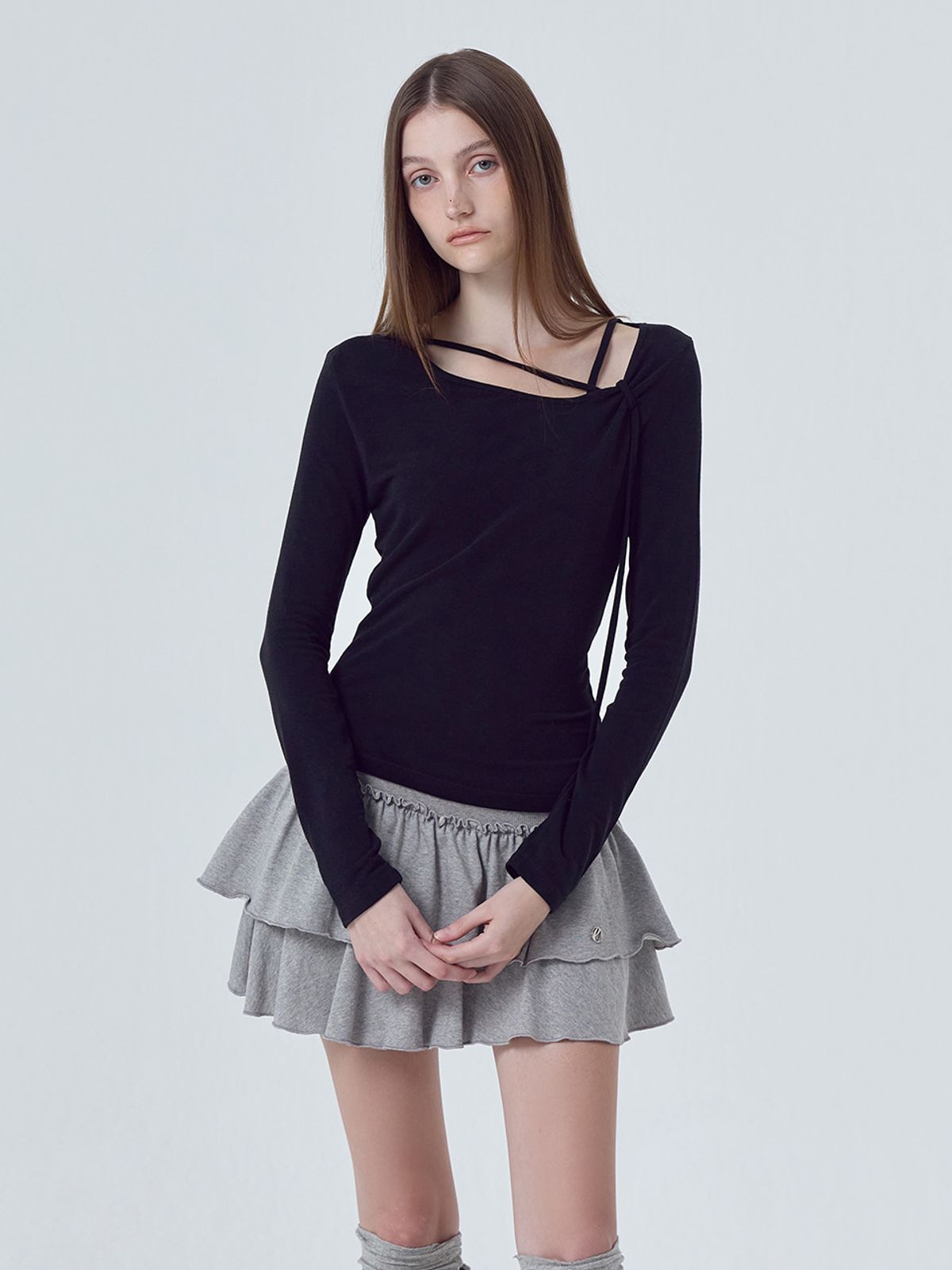 에트몽(ETMON) Strap Shirring T-Shirt Black