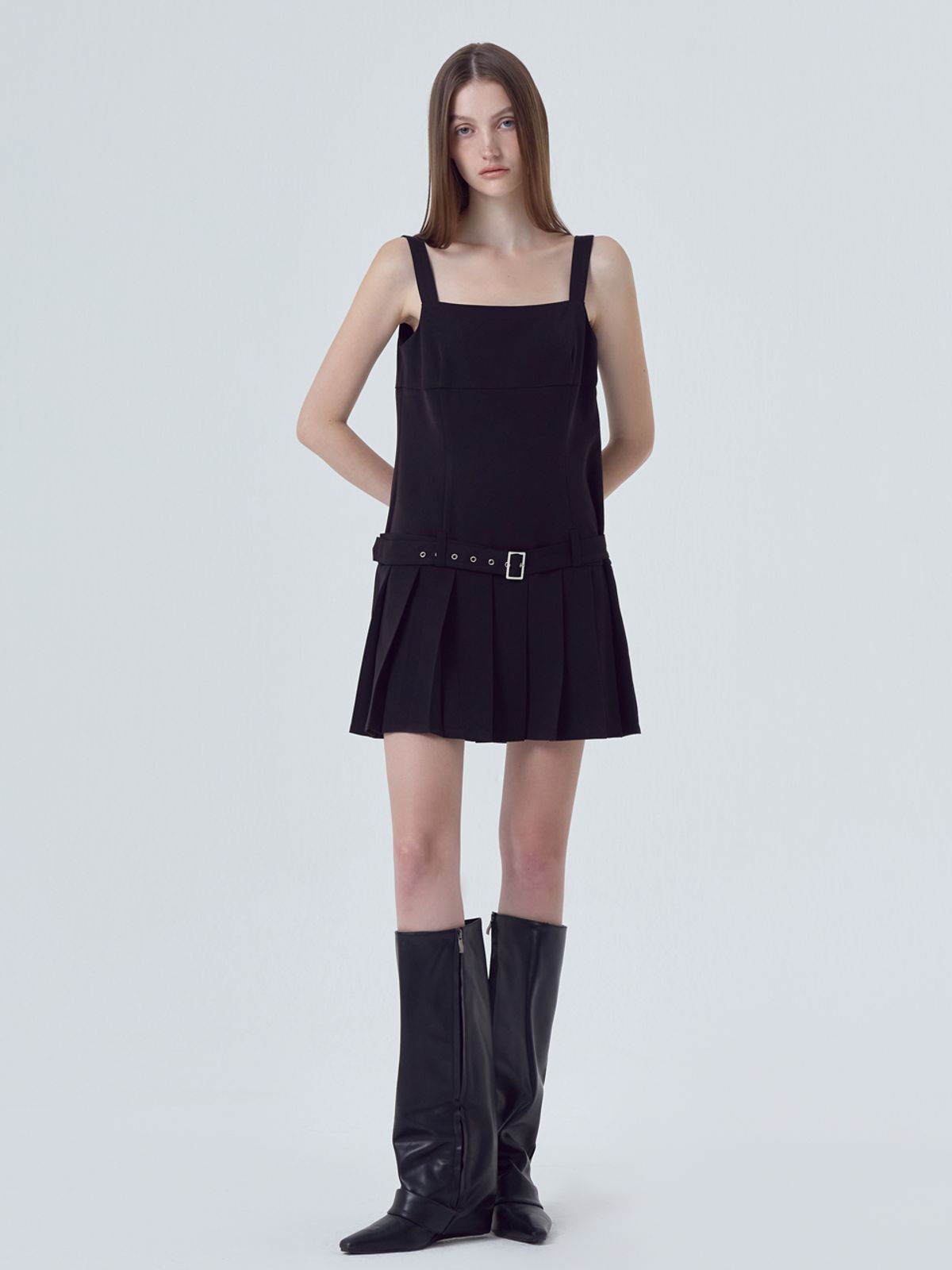 에트몽(ETMON) Low Pleats Belt Mini Dress, Black
