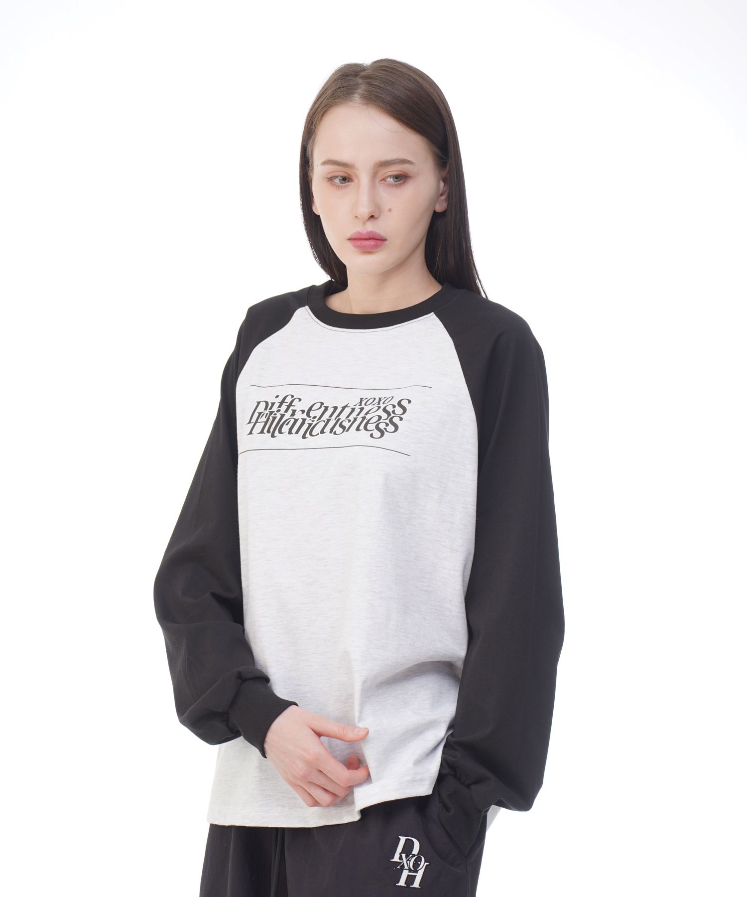 ★DXOH★Unisex Stack Logo Nagrang T-Shirt Cha/Wh Mel★正規品 MUSINSA | D.XO.H Unisex Stack Logo Nagrang T-Shirt Charcoal