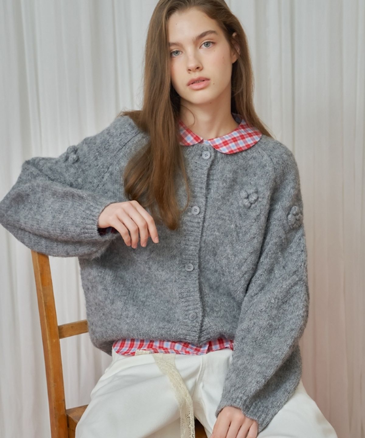 론론(RONRON) HANDMADE FLOWER CABLE PUFF KNIT CARDIGAN GREY