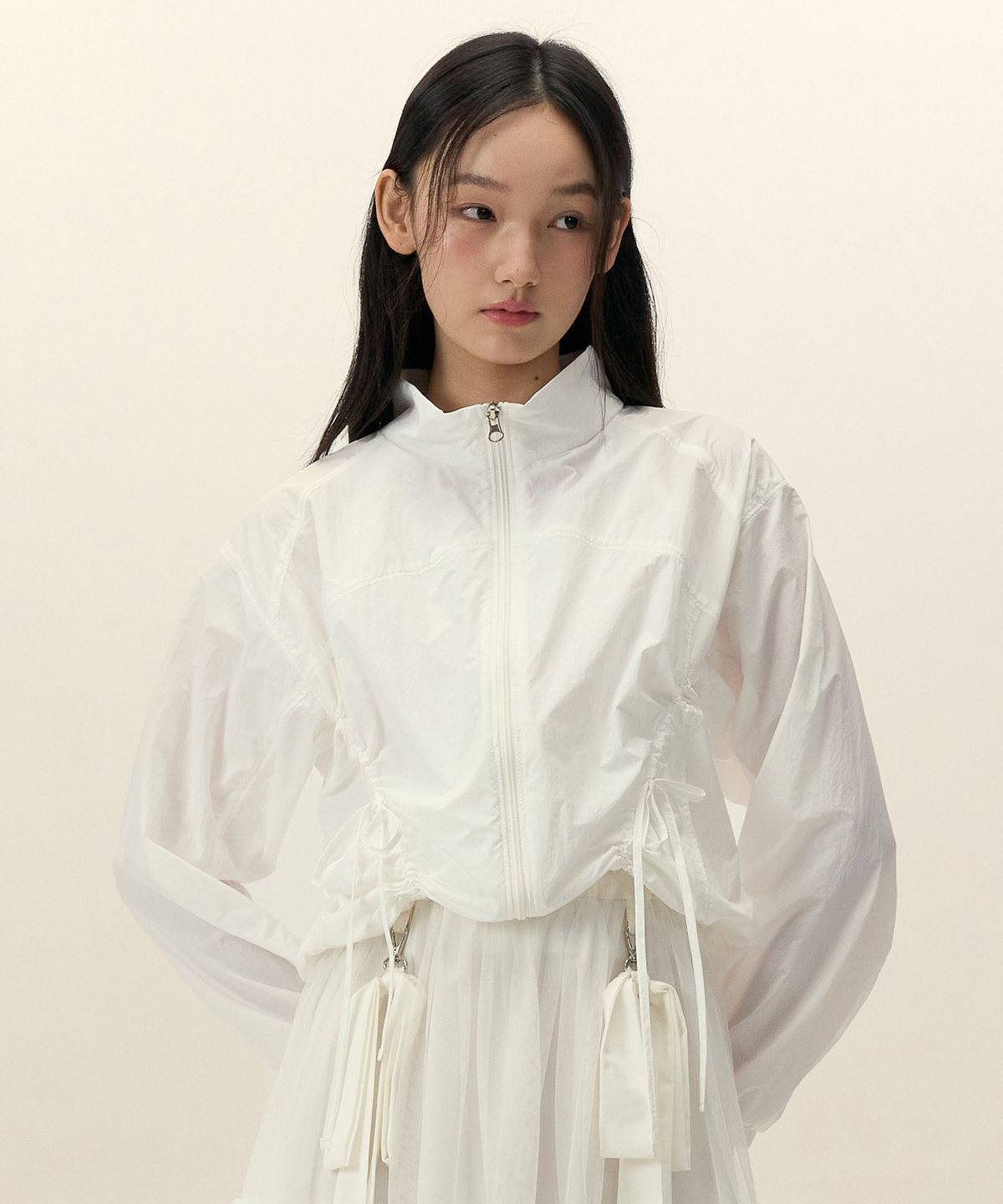 리메크(LIEMÉQUE) 스트링 셔링 윈드 브레이커 화이트