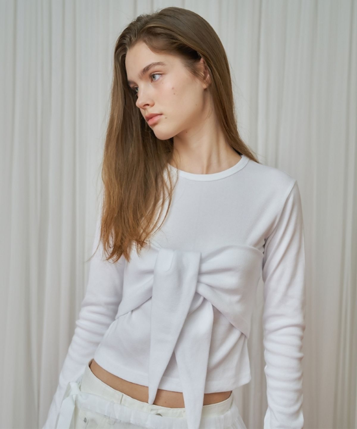 론론(RONRON) KNOT BUSTIER RIBBON LONG SLEEVE T SHIRT WHITE