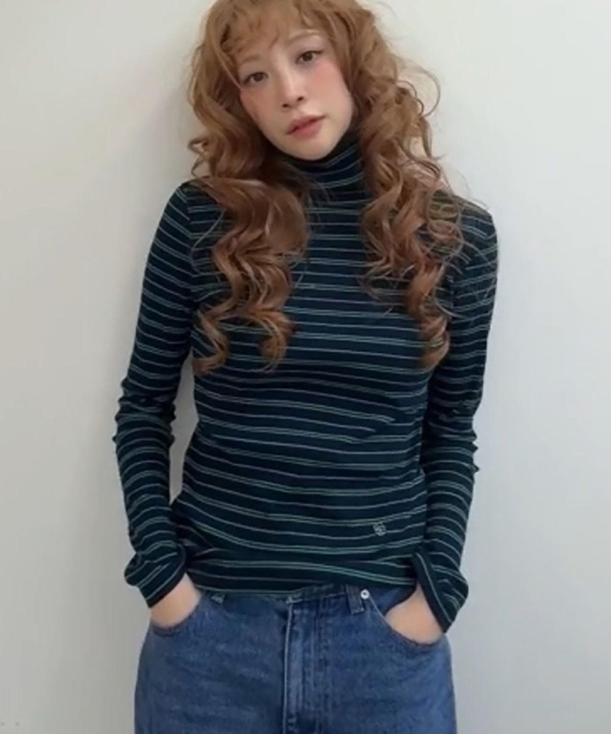 론론(RONRON) MULTI STRIPE TURTLENECK LONG SLEEVE GREEN