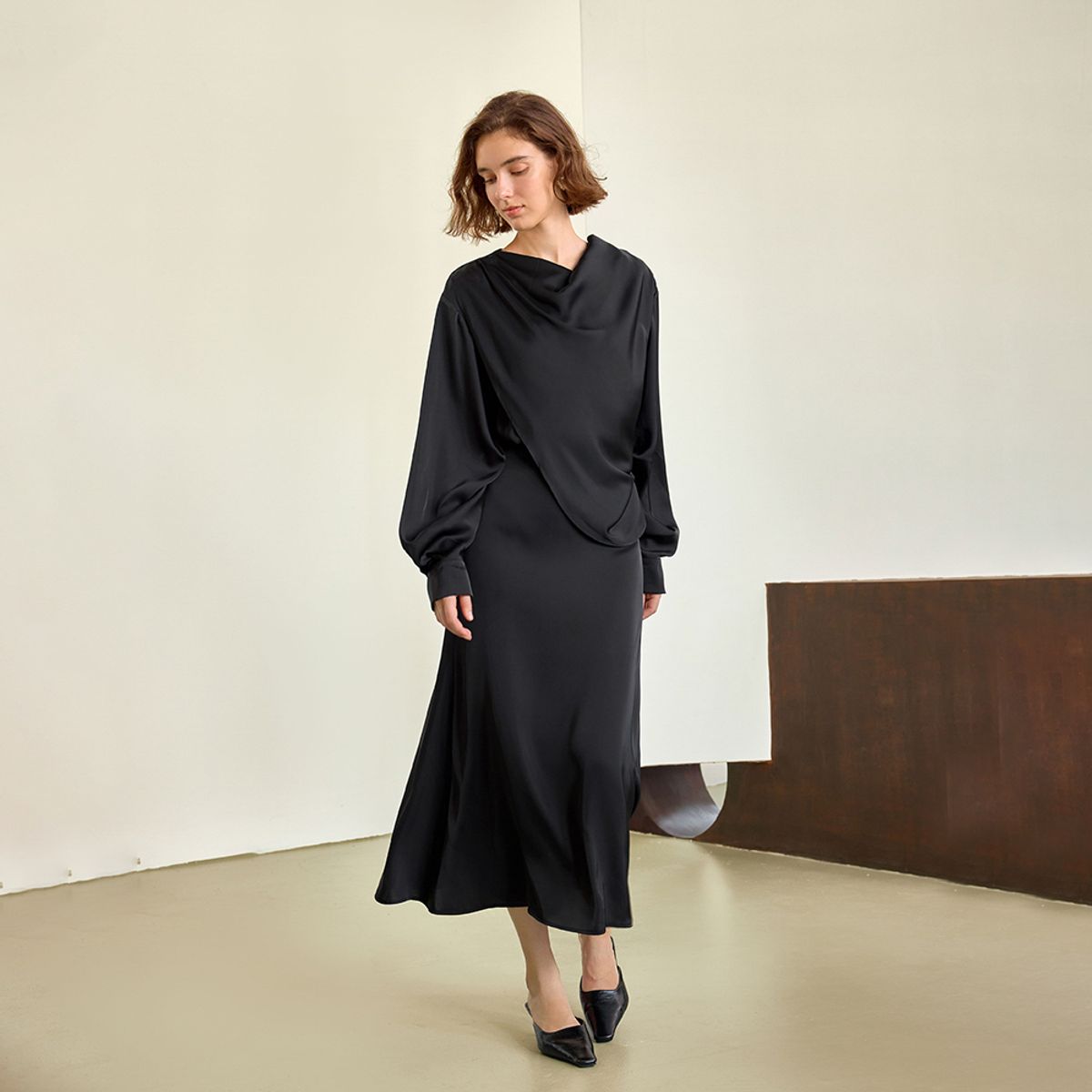 와이와이아이엠(YYIAM) YY_Satin swing neck dress