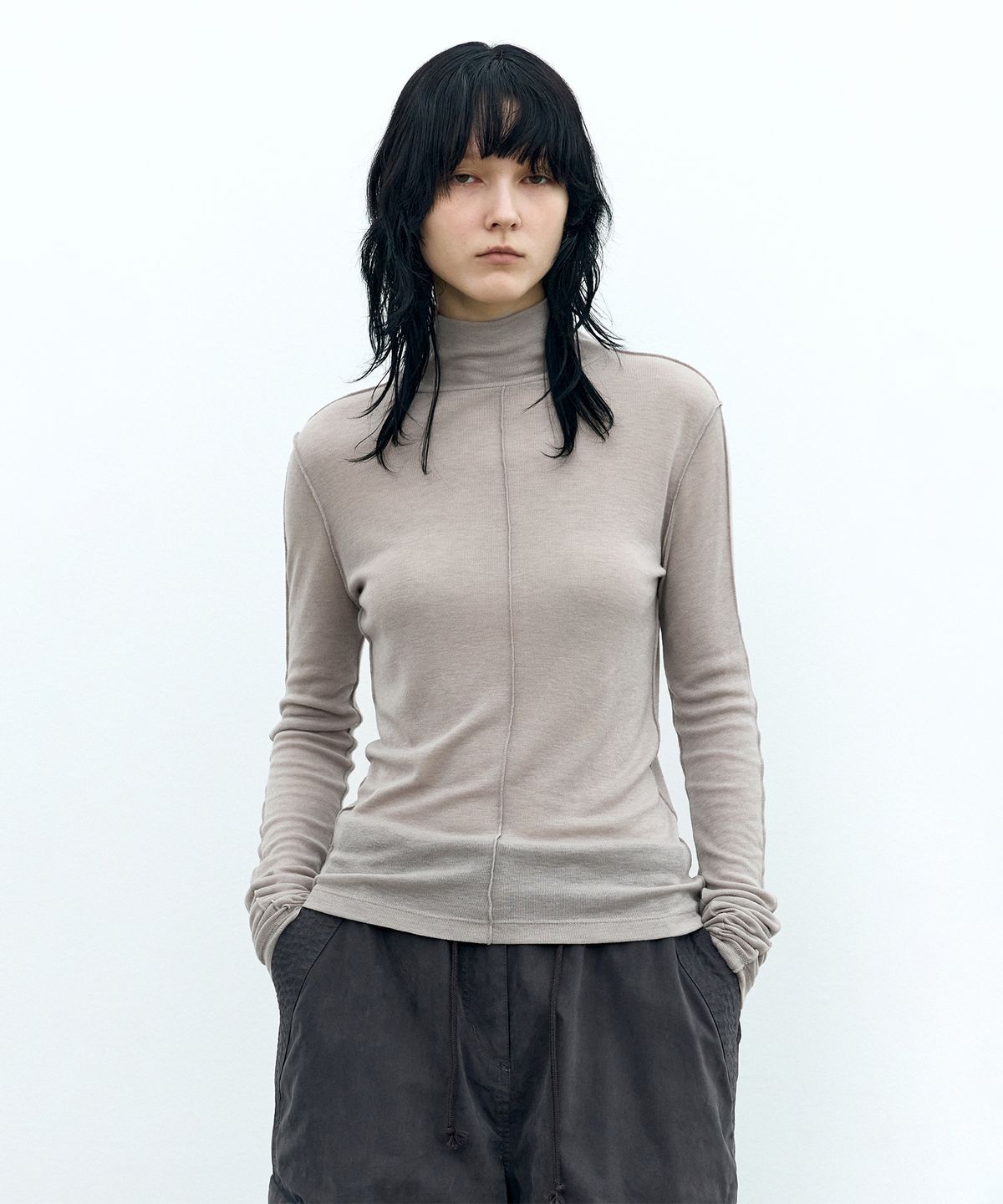 인사일런스 우먼(INSILENCE WOMEN) 라인 포인트 터틀넥 BEIGE