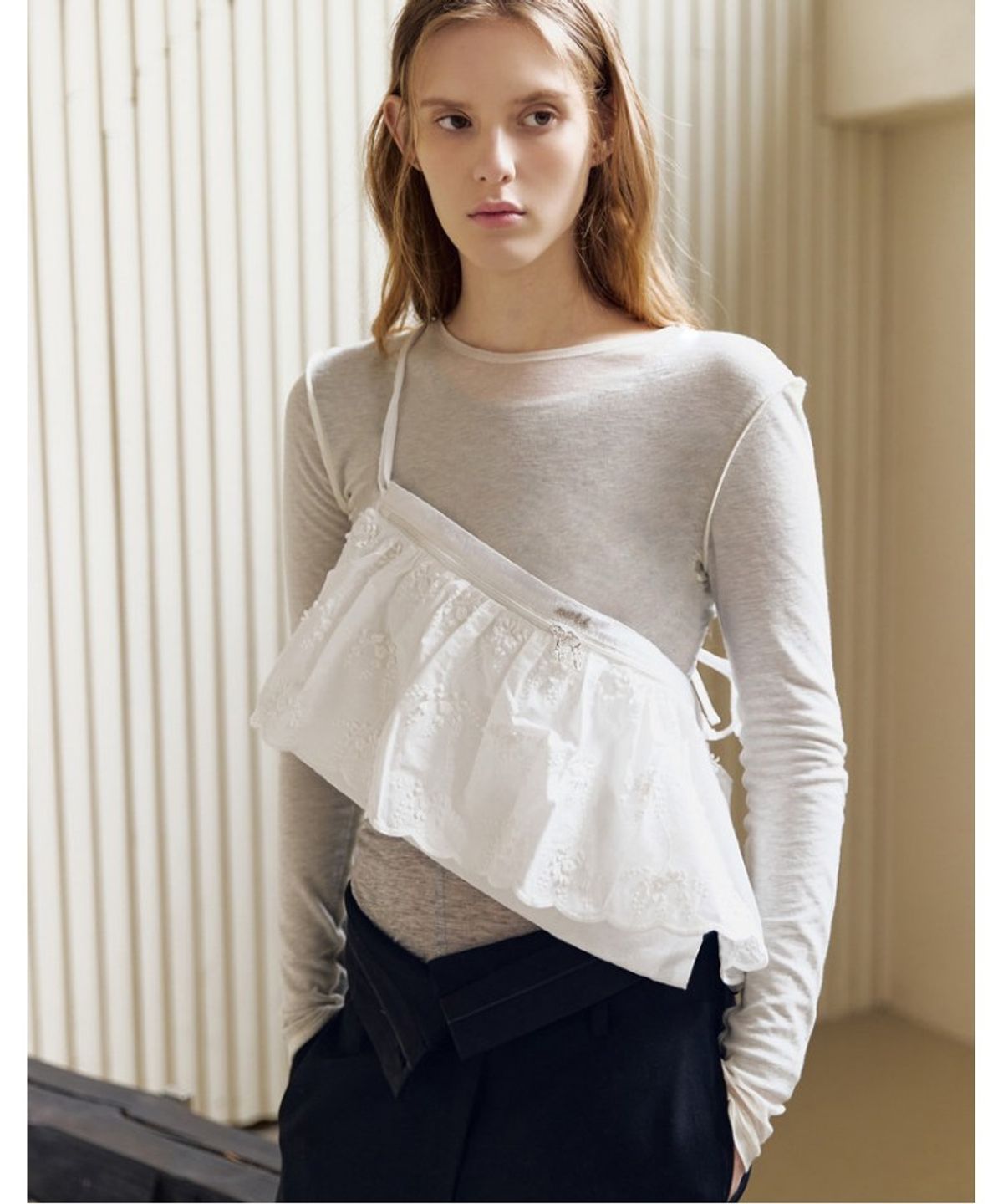아떼 바네사브루노(ATHE VANESSABRUNO) [FRILL] 화이트 플라워 레이어드백 겸 숄더백 AABA5E752WT