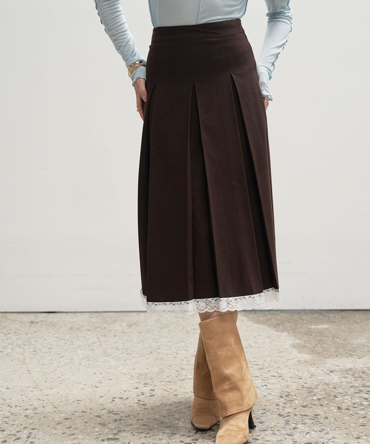 320쇼룸(320SHOWROOM) Inverted Pleat Lace Trim Midi Wool Skirt Brown