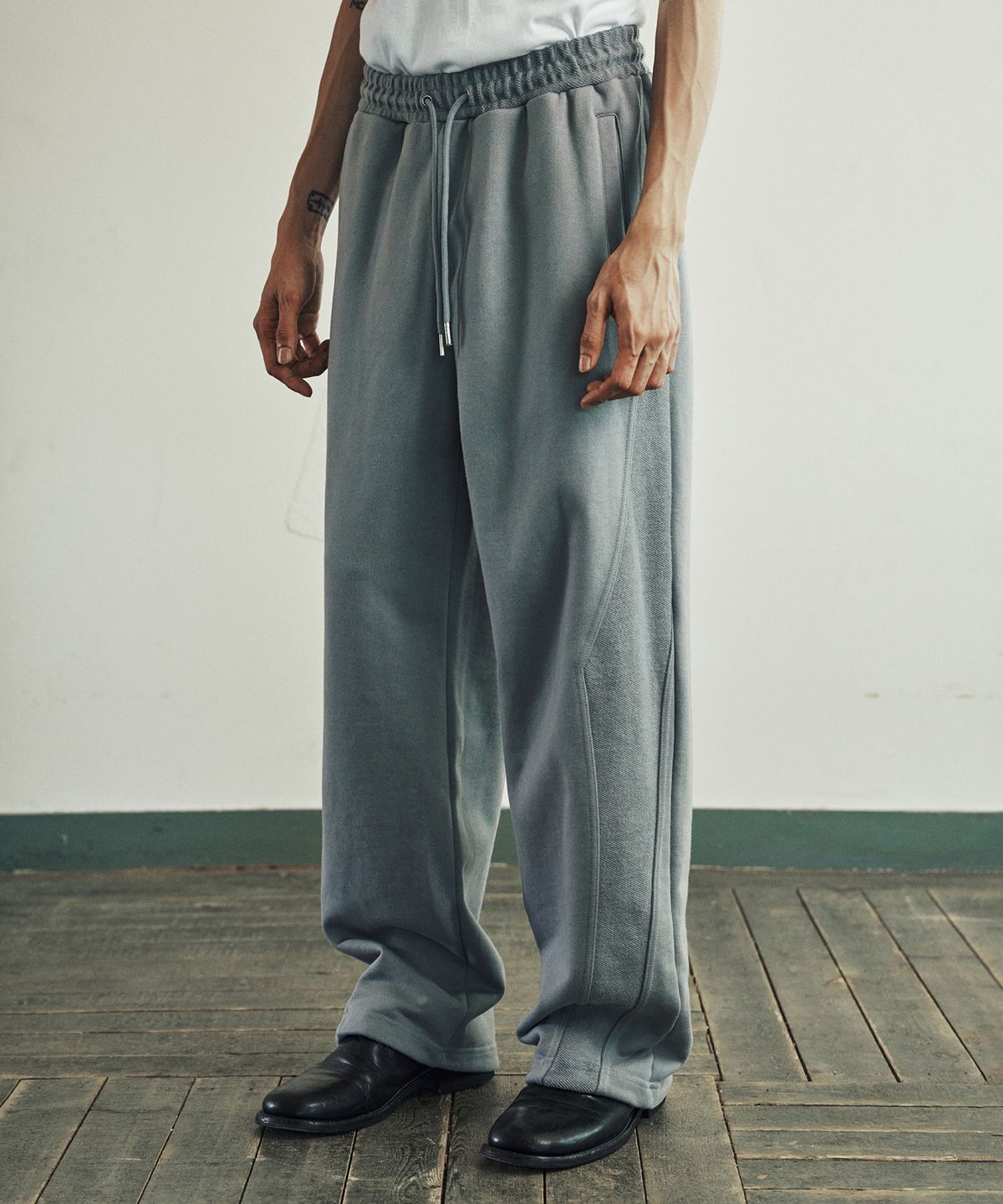 더바이닐하우스(THEVINYLHOUSE) CUT-OFF SWEATPANTS GREY