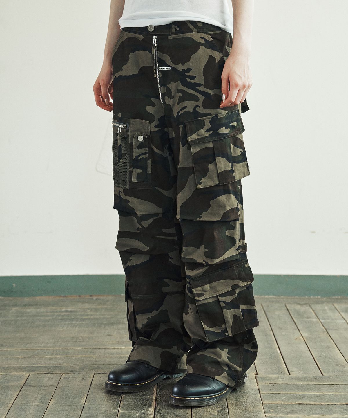 더바이닐하우스(THEVINYLHOUSE) MILITARY CARGO PANTS CAMO