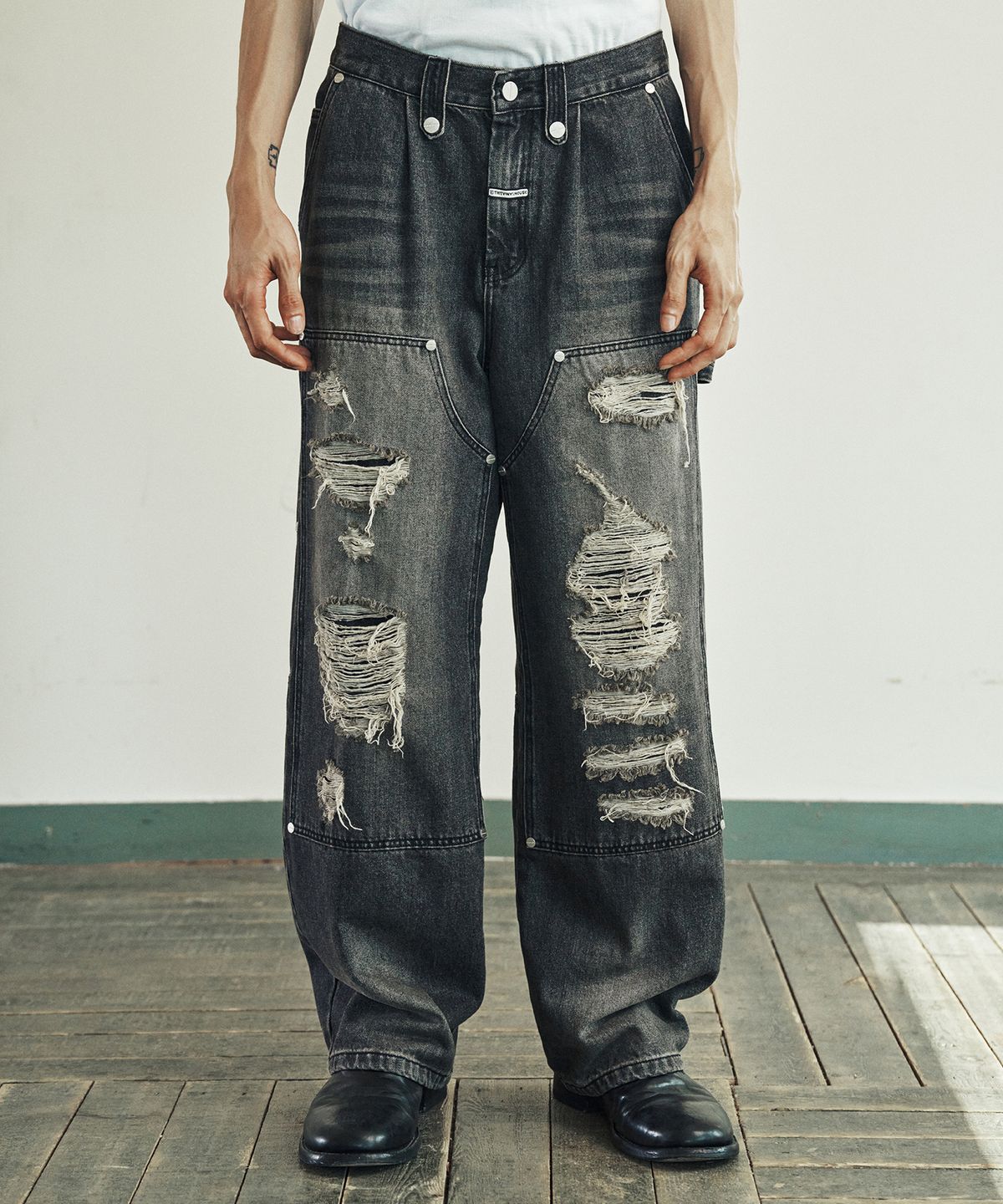 더바이닐하우스(THEVINYLHOUSE) DESTROYED DOUBLE KNEE DENIM PANTS BLACK
