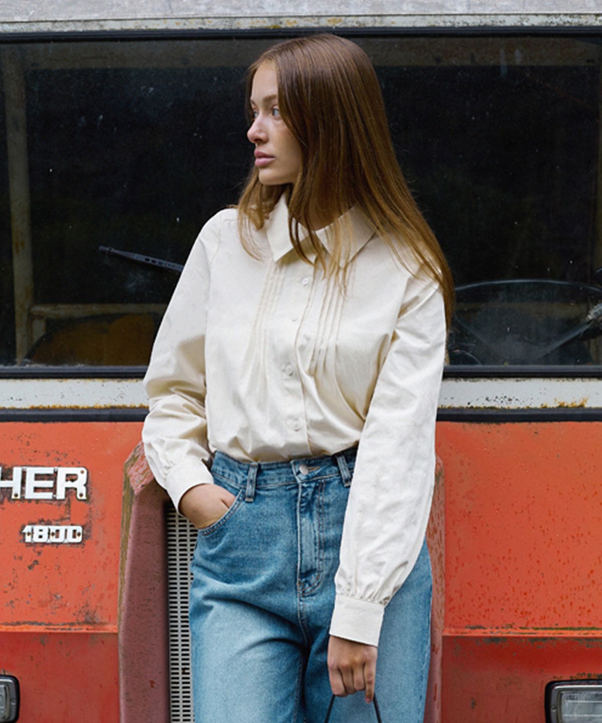 폴뉴아(FOLNUA) HALVAR PINTUCK BLOUSE (IVORY)