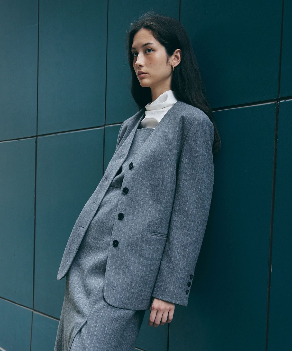 오떼뜨(OCTETTE) WOOL STRIPE NOCOLLAR BLAZER_2COLOR
