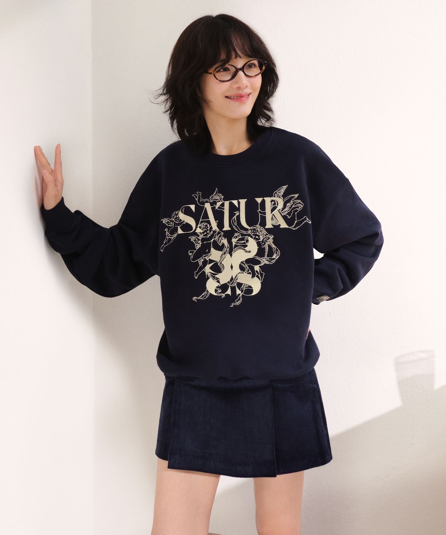 スウェット・トレーナー SATUR Angel Graphic Sweatshirt 4FK1822 MUSINSA | SATUR Angel Graphic Sweatshirt Navy
