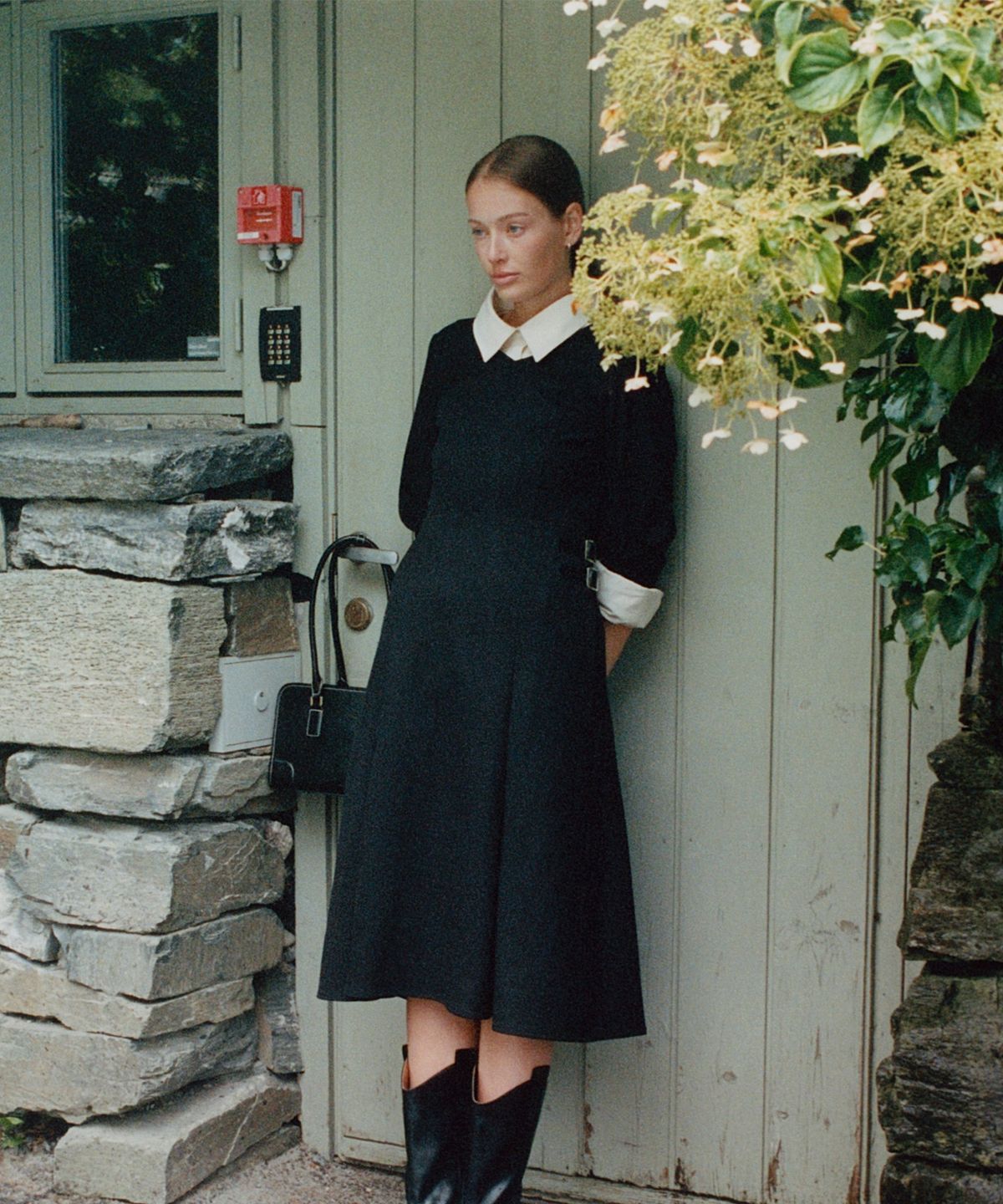 폴뉴아(FOLNUA) AGRAFE PLEATS LONG DRESS (BLACK)