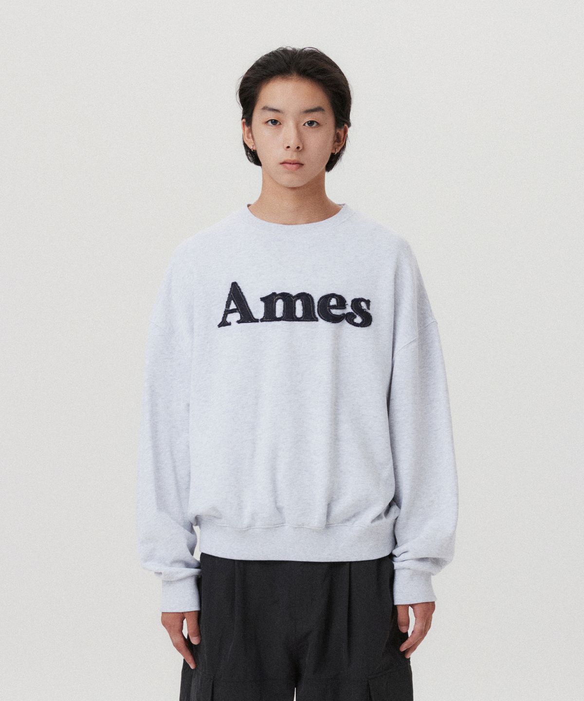 아메스 월드와이드(AMES-WORLDWIDE) BASIC DENIM LOGO SWEATSHIRT LIGHT GREY