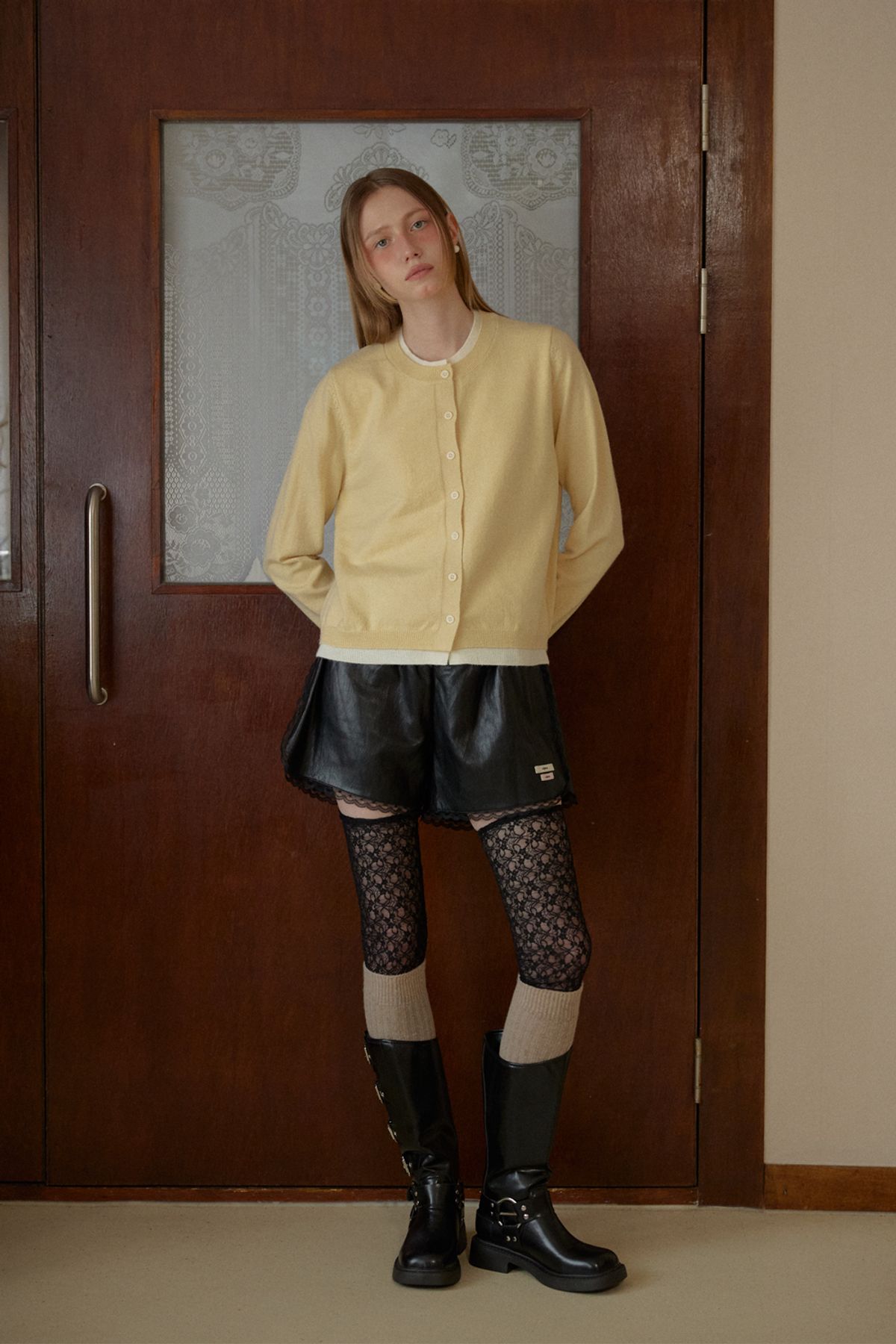 레터리(LETERIE) LACE LEATHER SHORTS_BLACK