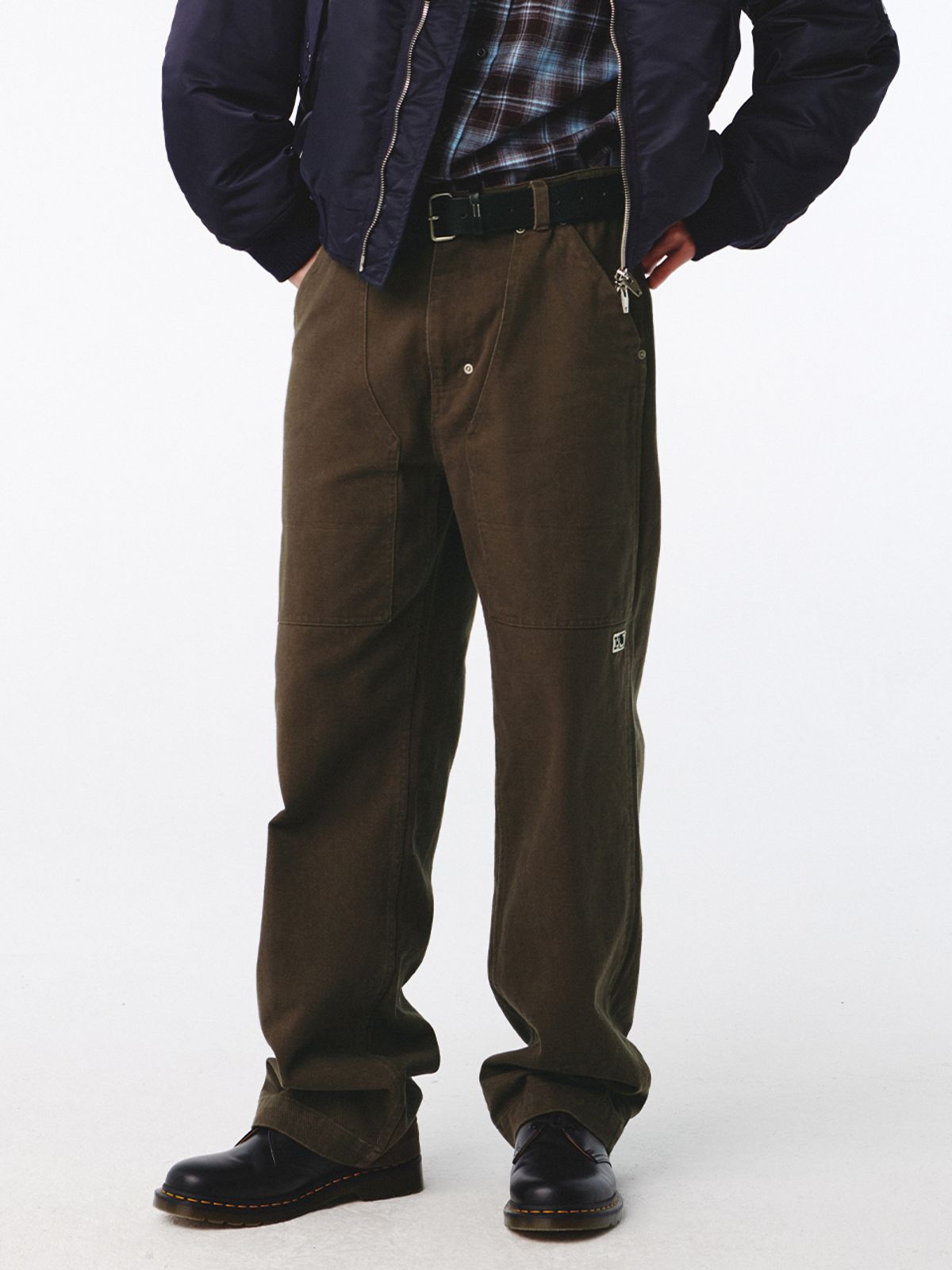 기준 맨(KIJUN MEN) Logo Patch Work Pants Dark Brown