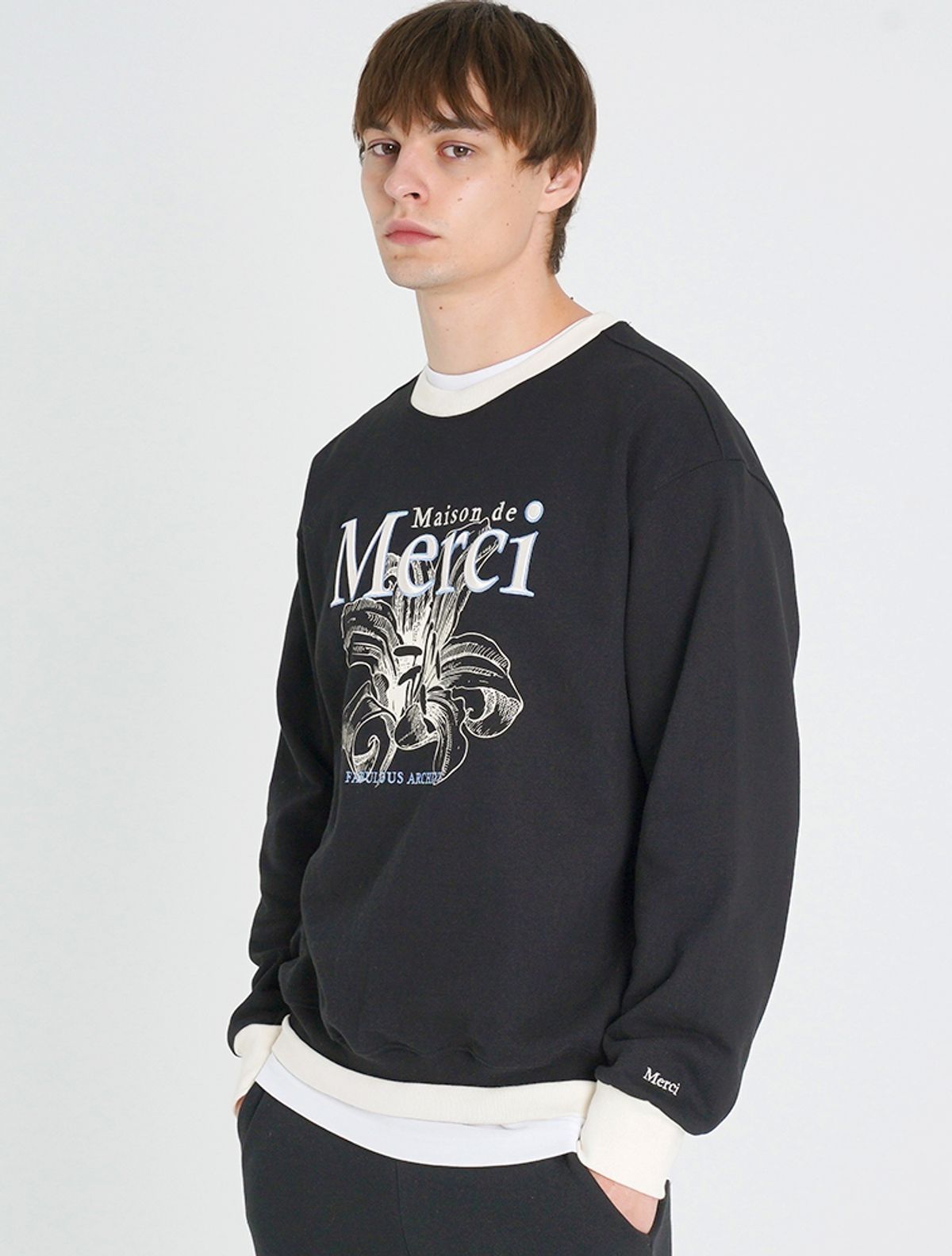 라 메종 스튜디오(LA MAISON STUDIO) UNISEX 르 리스 엠보 로고 헤비 테리 맨투맨 블랙(FCE3TS601M)