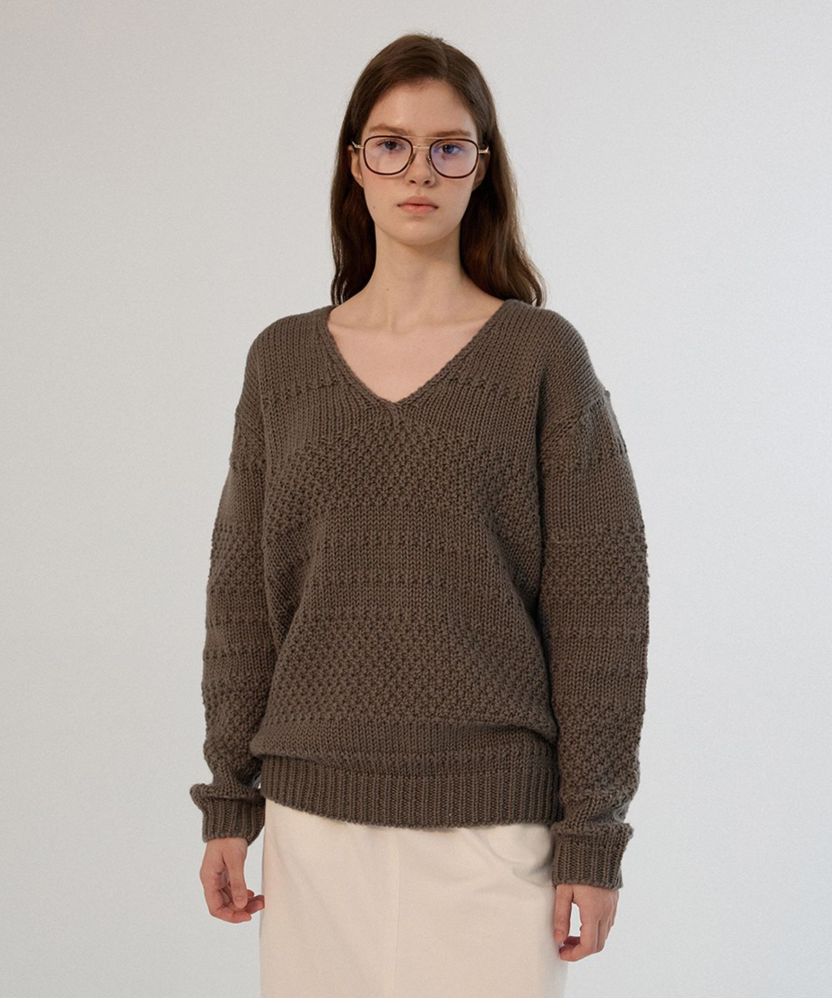 썸웨어버터(SOMEWHEREBUTTER) Tope Wool V-Neck Knit - Charcoal
